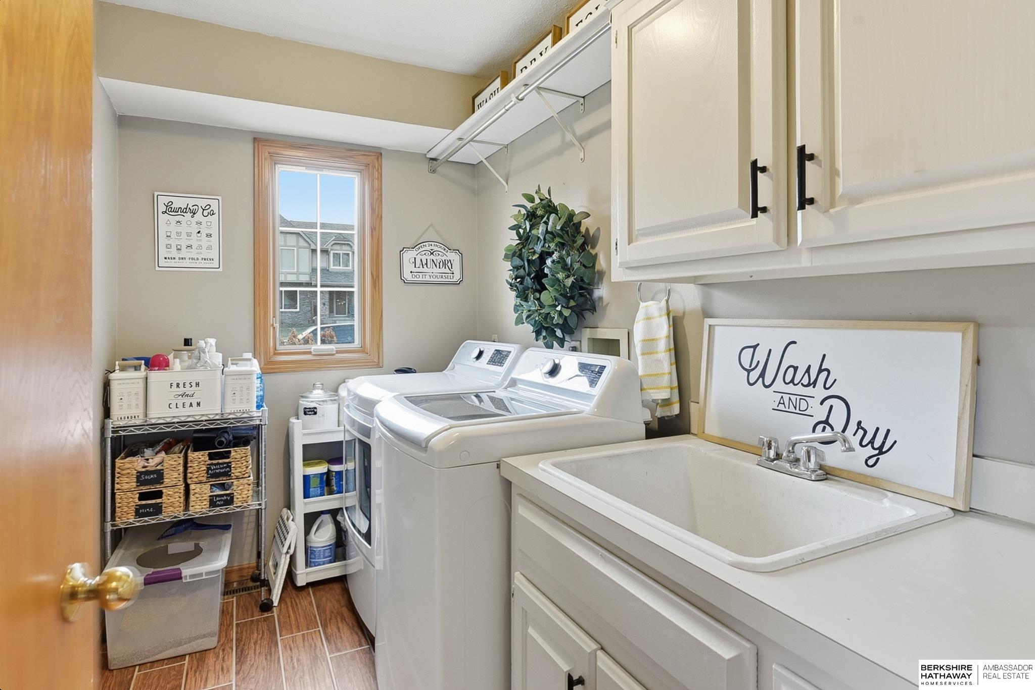 Omaha, Nebraska 68135, United States, 4 Bedrooms Bedrooms, ,3 BathroomsBathrooms,Residential,Pending,245455