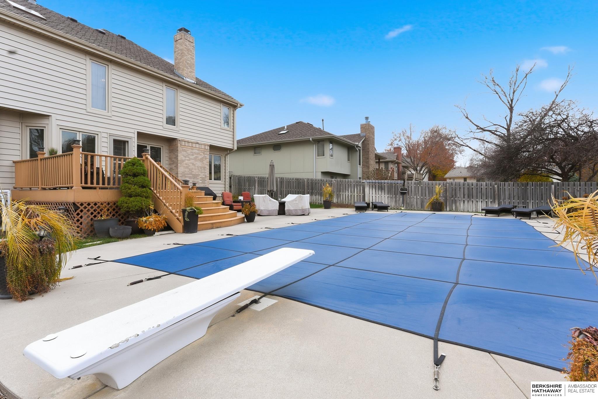 Omaha, Nebraska 68135, United States, 4 Bedrooms Bedrooms, ,3 BathroomsBathrooms,Residential,Pending,245455