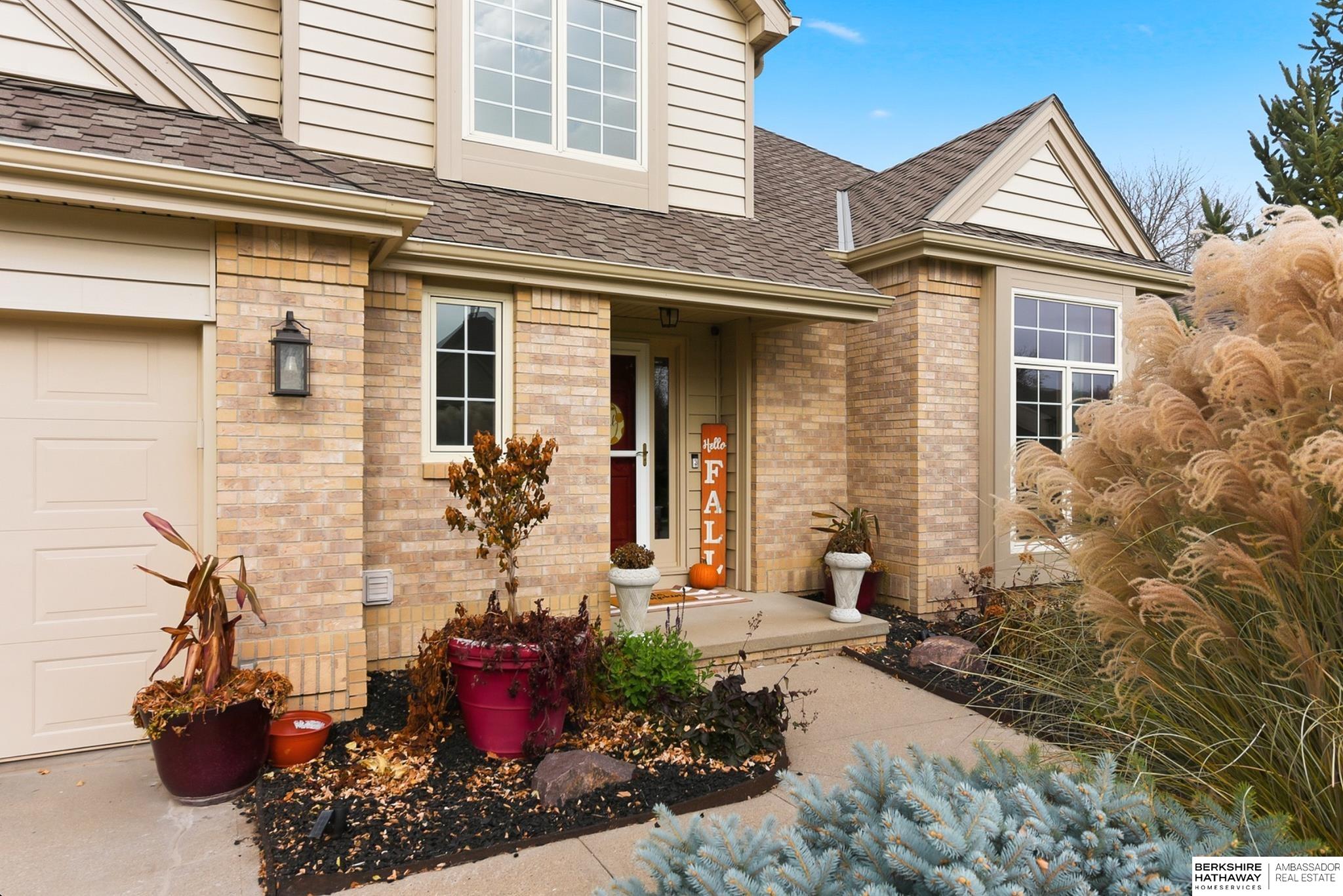 Omaha, Nebraska 68135, United States, 4 Bedrooms Bedrooms, ,3 BathroomsBathrooms,Residential,Pending,245455