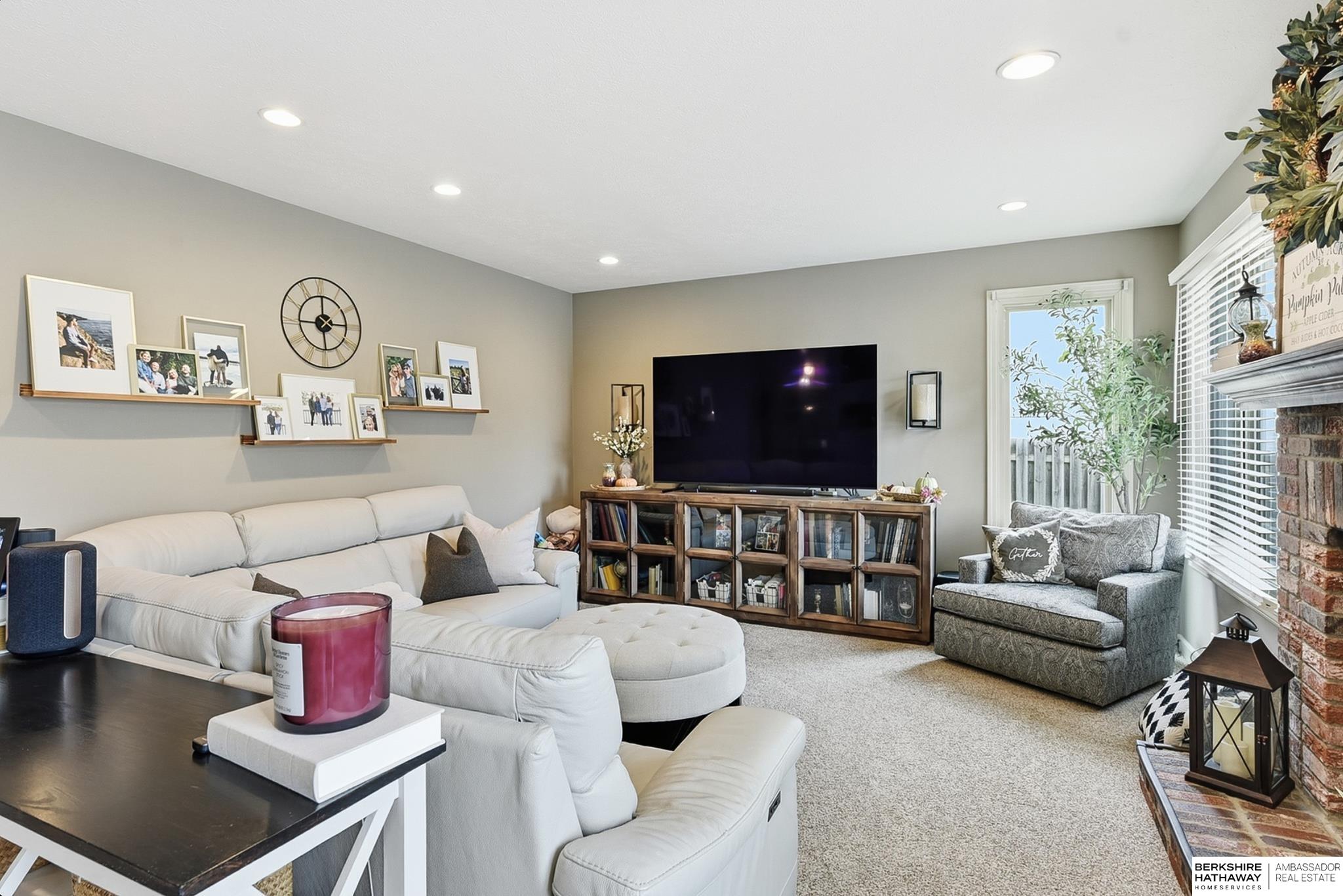 Omaha, Nebraska 68135, United States, 4 Bedrooms Bedrooms, ,3 BathroomsBathrooms,Residential,Pending,245455