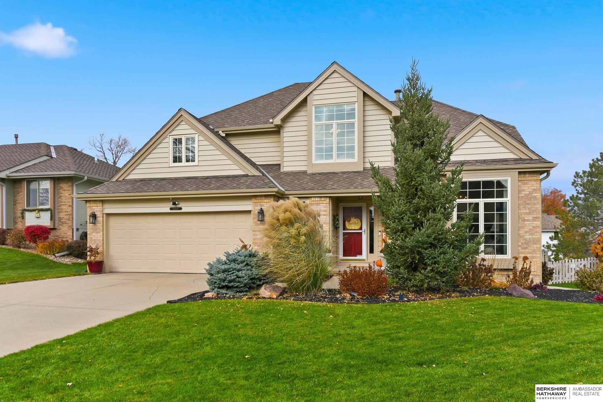 Omaha, Nebraska 68135, United States, 4 Bedrooms Bedrooms, ,3 BathroomsBathrooms,Residential,Pending,245455