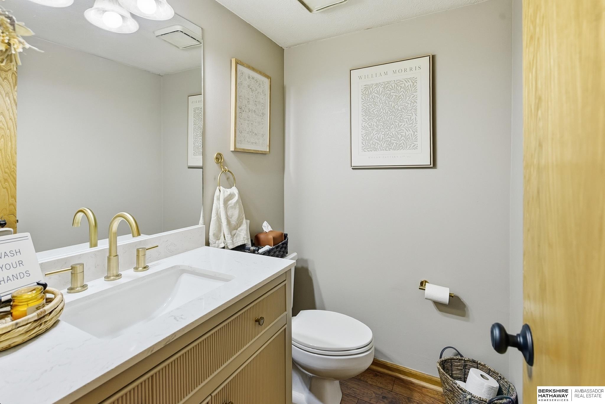 Omaha, Nebraska 68135, United States, 4 Bedrooms Bedrooms, ,3 BathroomsBathrooms,Residential,Pending,245455