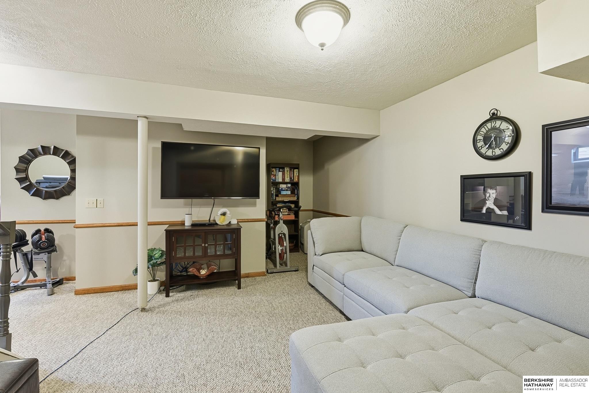 Omaha, Nebraska 68135, United States, 4 Bedrooms Bedrooms, ,3 BathroomsBathrooms,Residential,Pending,245455