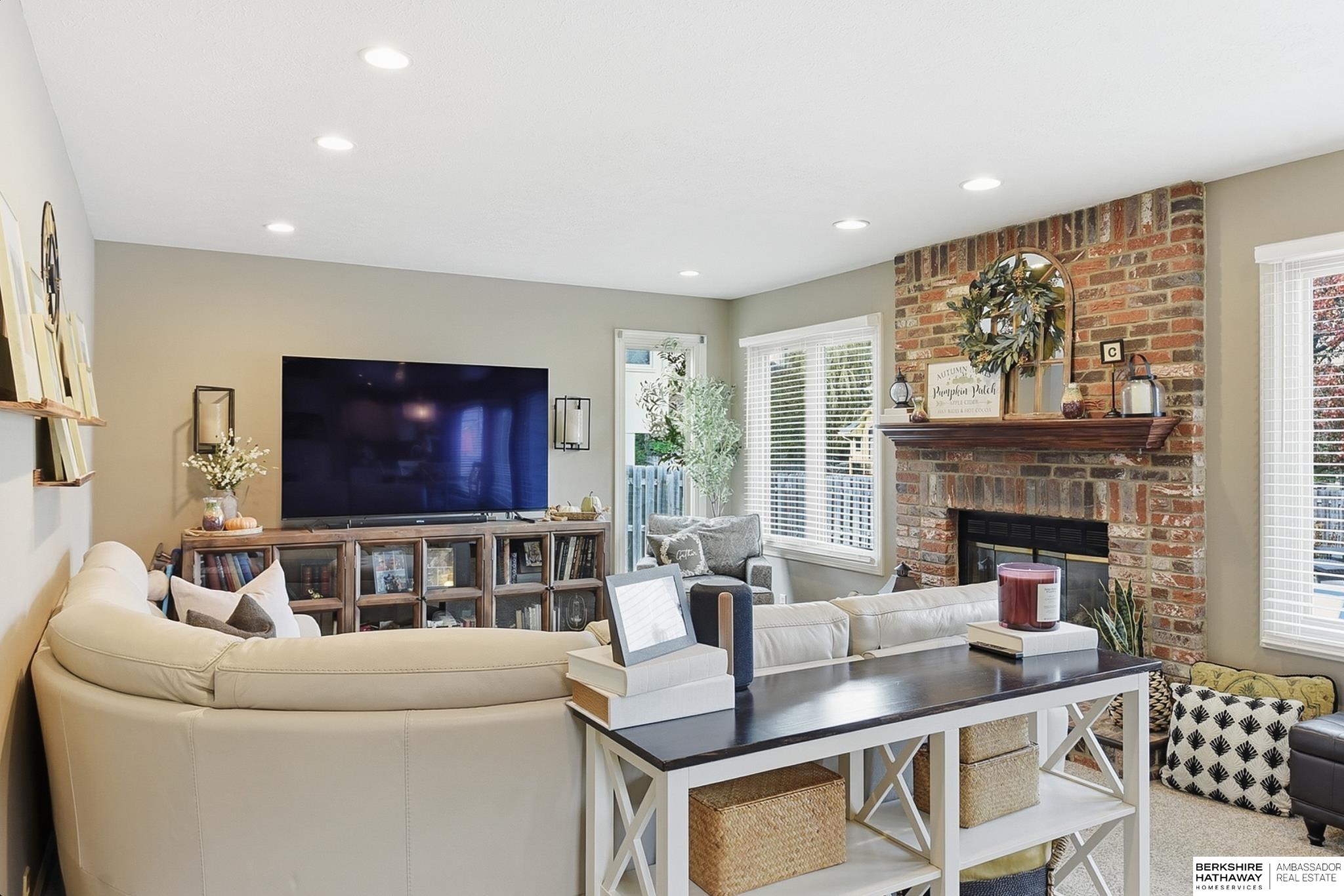 Omaha, Nebraska 68135, United States, 4 Bedrooms Bedrooms, ,3 BathroomsBathrooms,Residential,Pending,245455