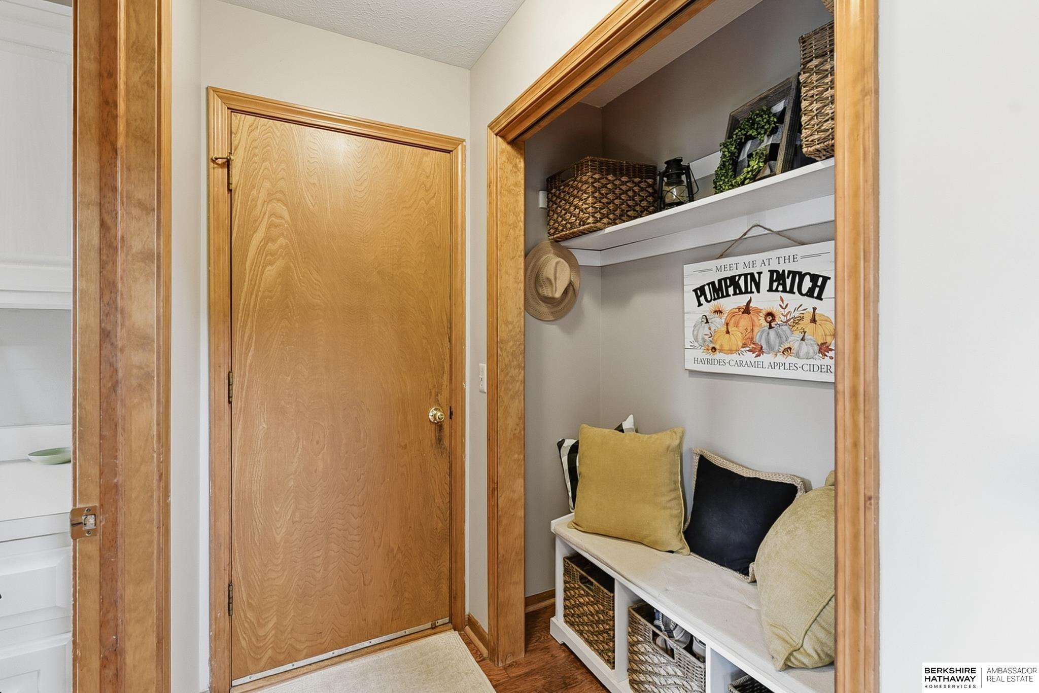 Omaha, Nebraska 68135, United States, 4 Bedrooms Bedrooms, ,3 BathroomsBathrooms,Residential,Pending,245455