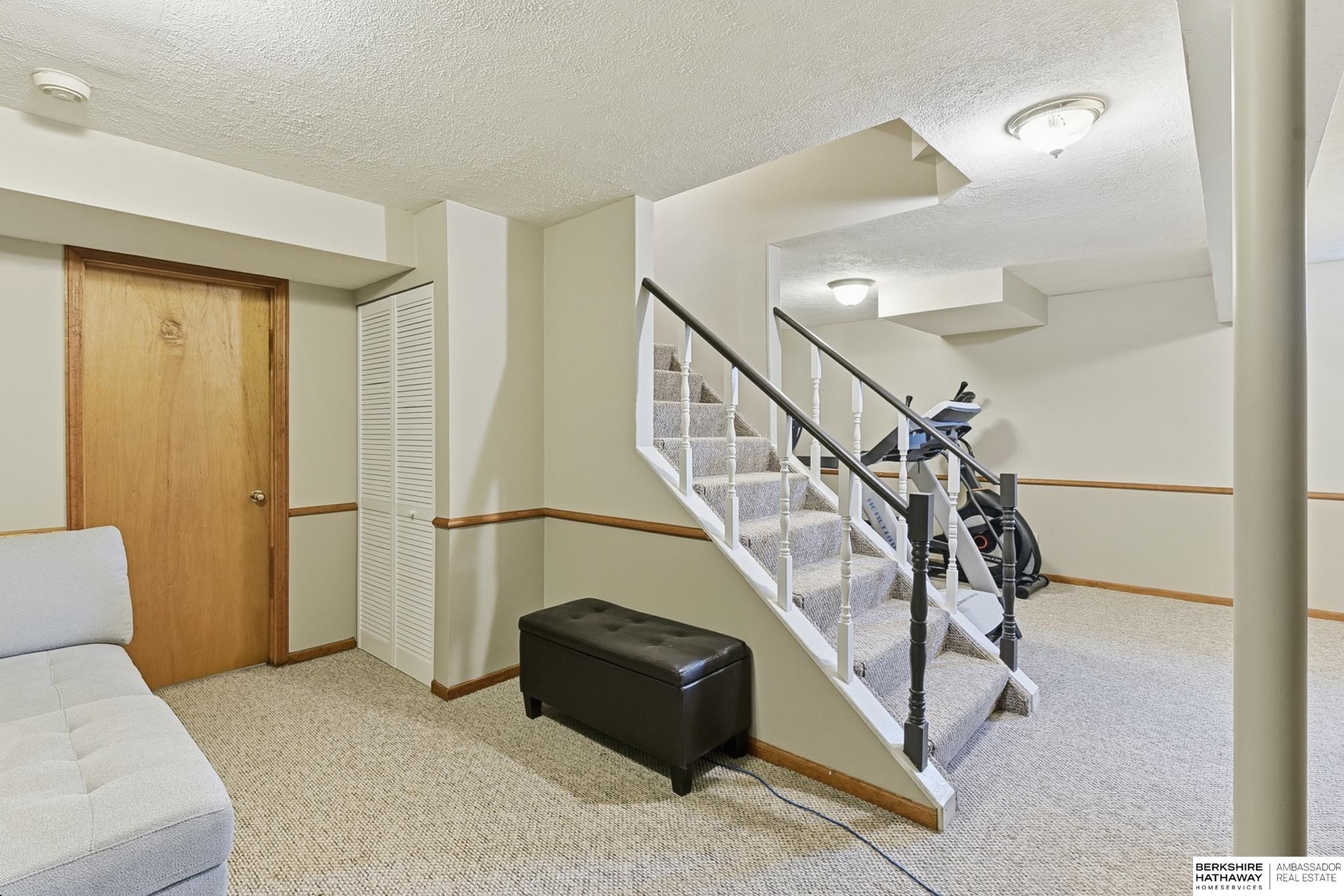 Omaha, Nebraska 68135, United States, 4 Bedrooms Bedrooms, ,3 BathroomsBathrooms,Residential,Pending,245455