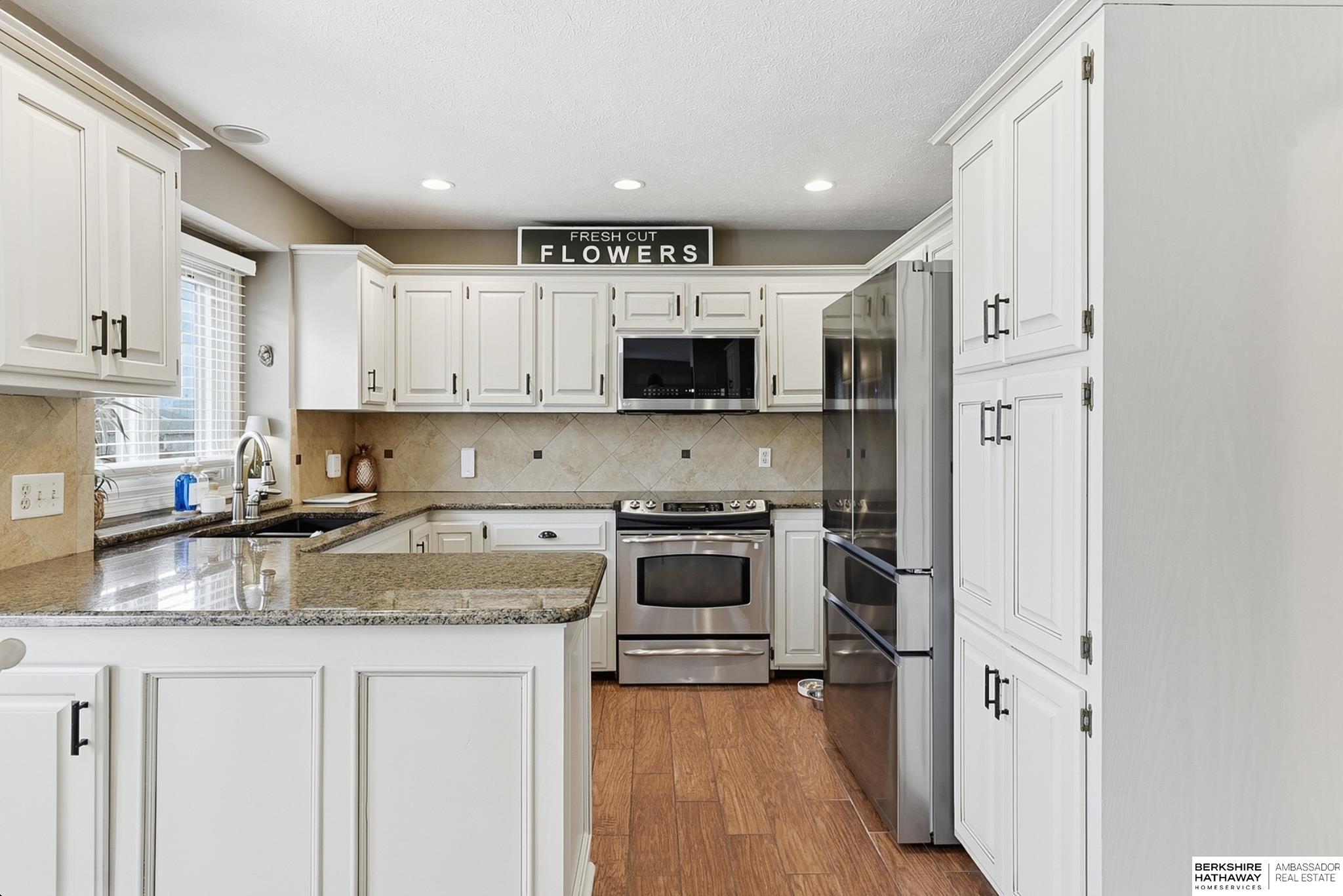 Omaha, Nebraska 68135, United States, 4 Bedrooms Bedrooms, ,3 BathroomsBathrooms,Residential,Pending,245455