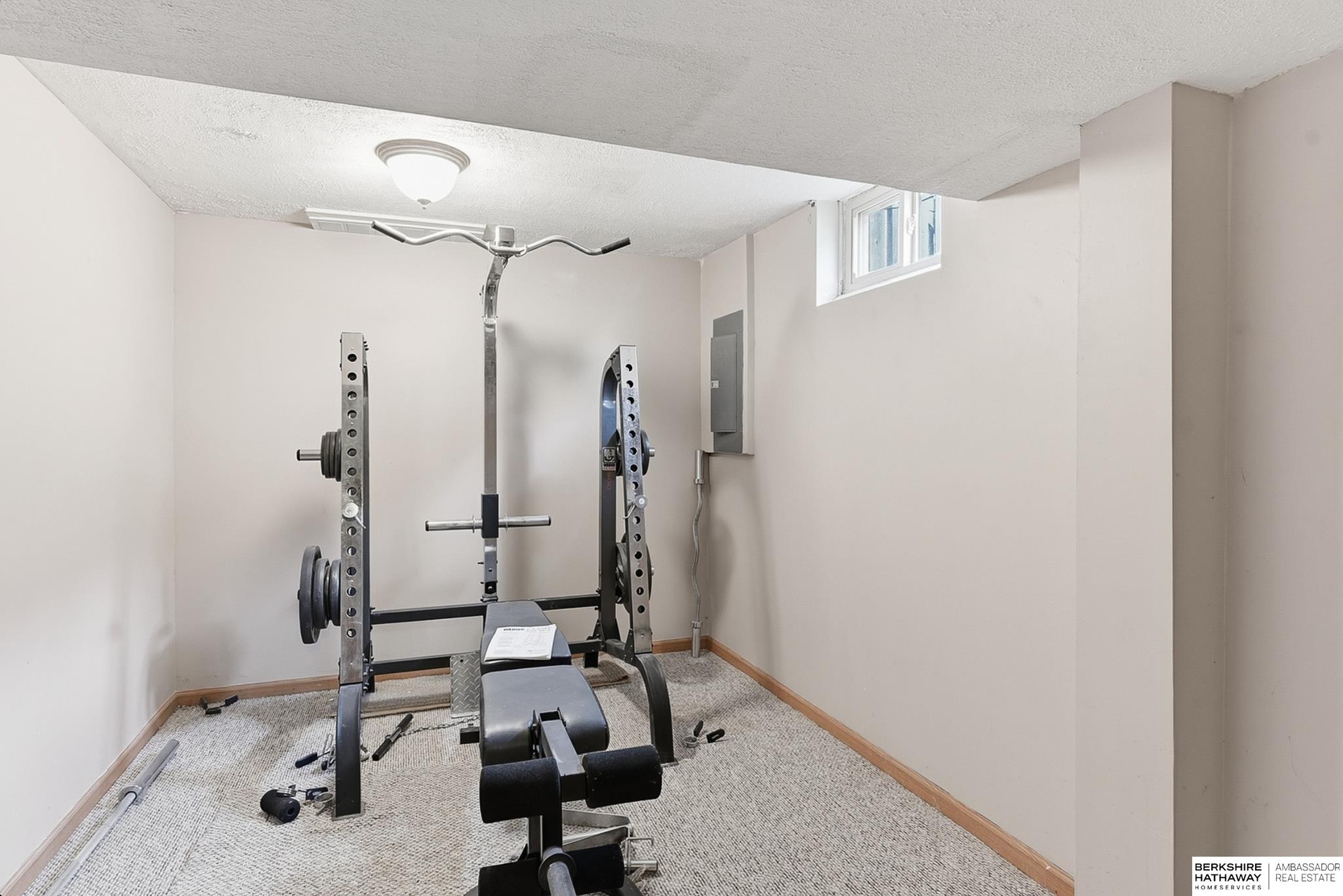 Omaha, Nebraska 68135, United States, 4 Bedrooms Bedrooms, ,3 BathroomsBathrooms,Residential,Pending,245455