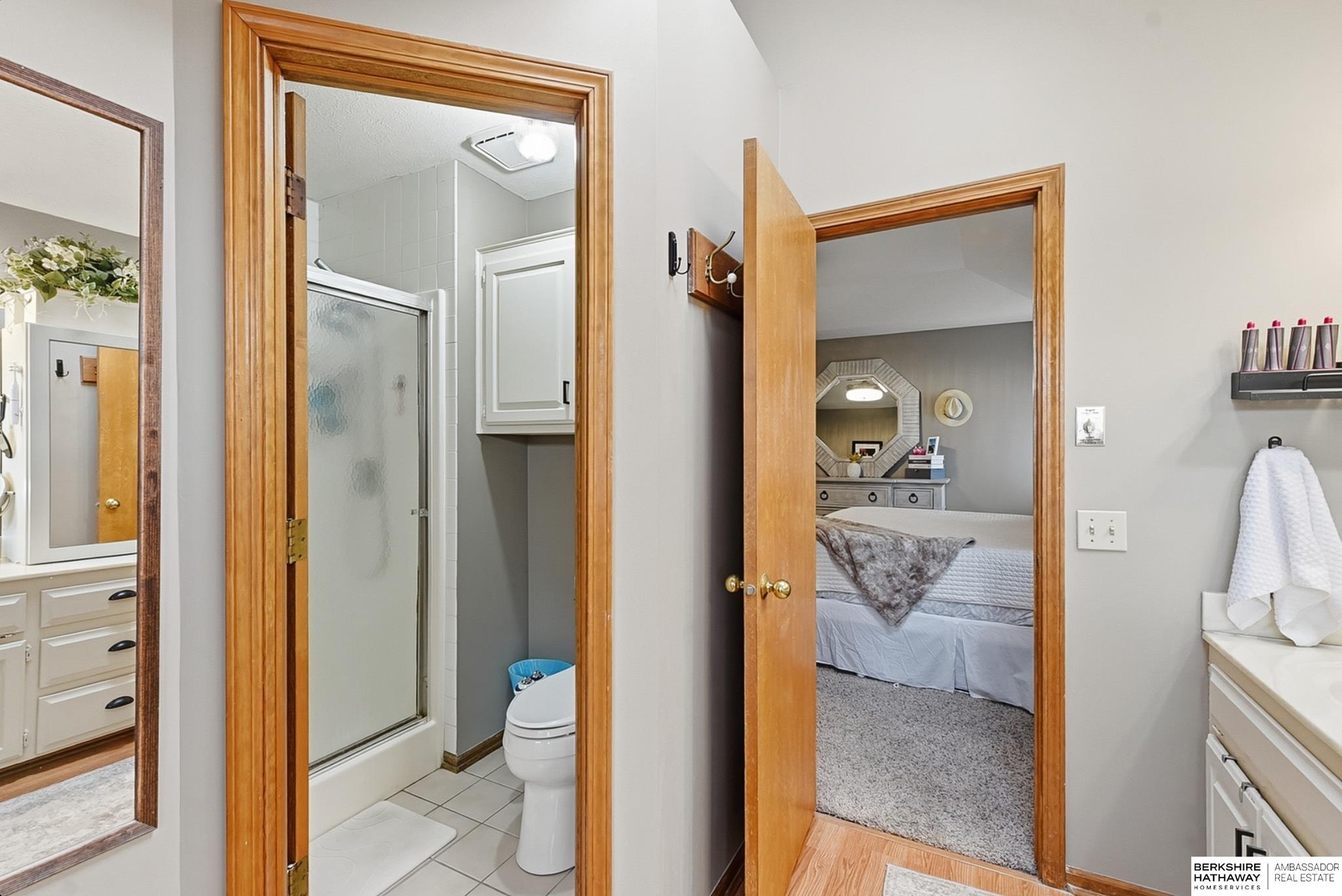 Omaha, Nebraska 68135, United States, 4 Bedrooms Bedrooms, ,3 BathroomsBathrooms,Residential,Pending,245455