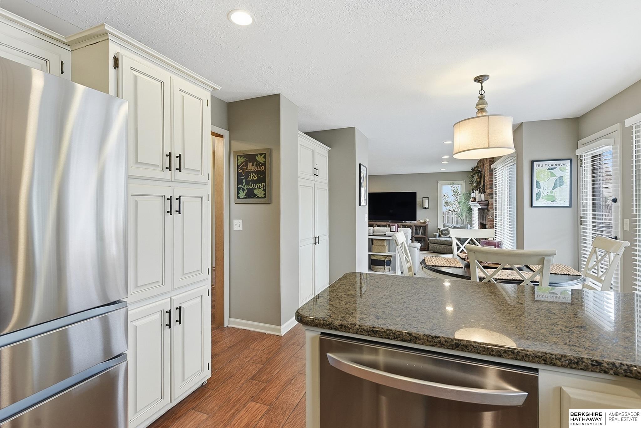 Omaha, Nebraska 68135, United States, 4 Bedrooms Bedrooms, ,3 BathroomsBathrooms,Residential,Pending,245455