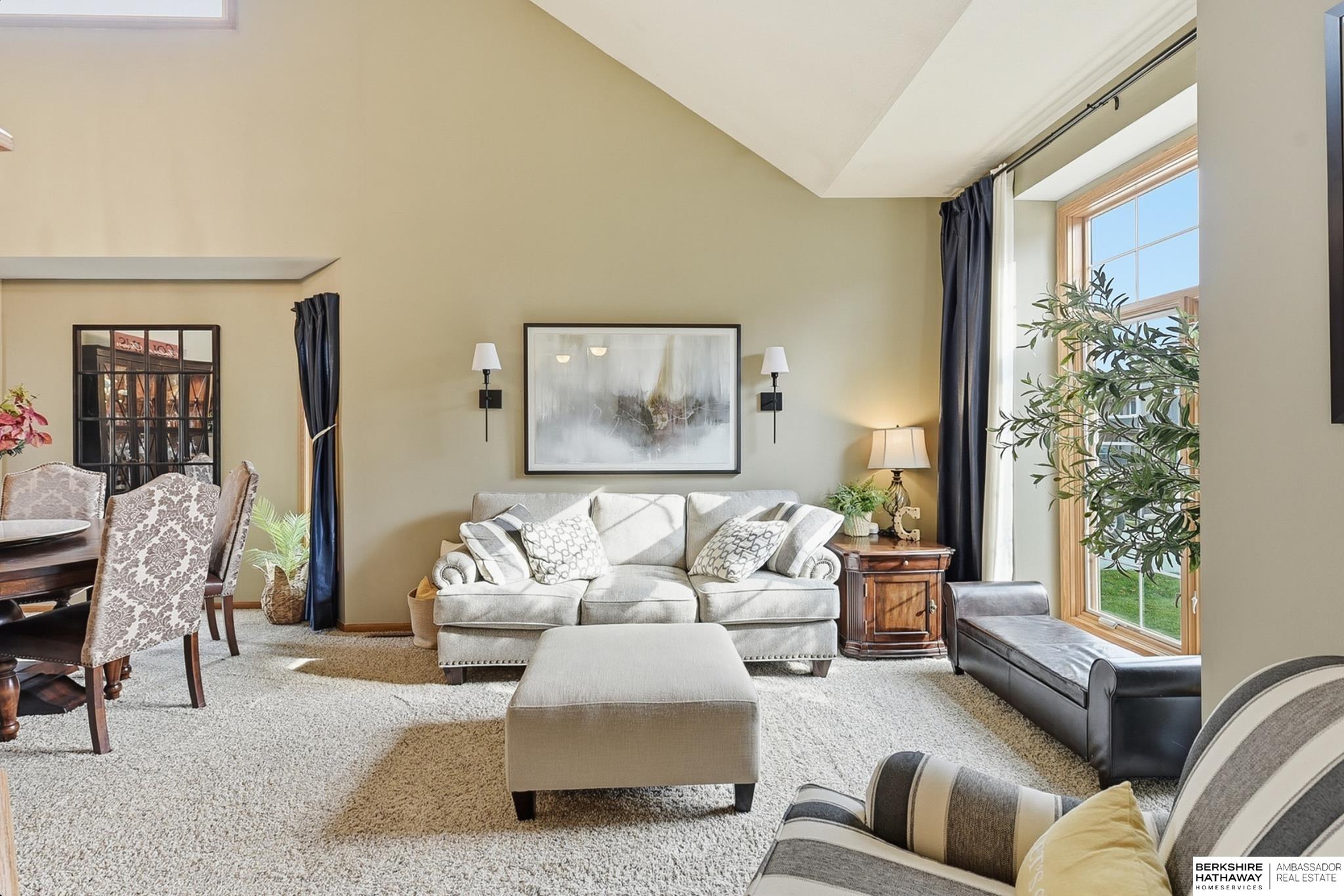 Omaha, Nebraska 68135, United States, 4 Bedrooms Bedrooms, ,3 BathroomsBathrooms,Residential,Pending,245455