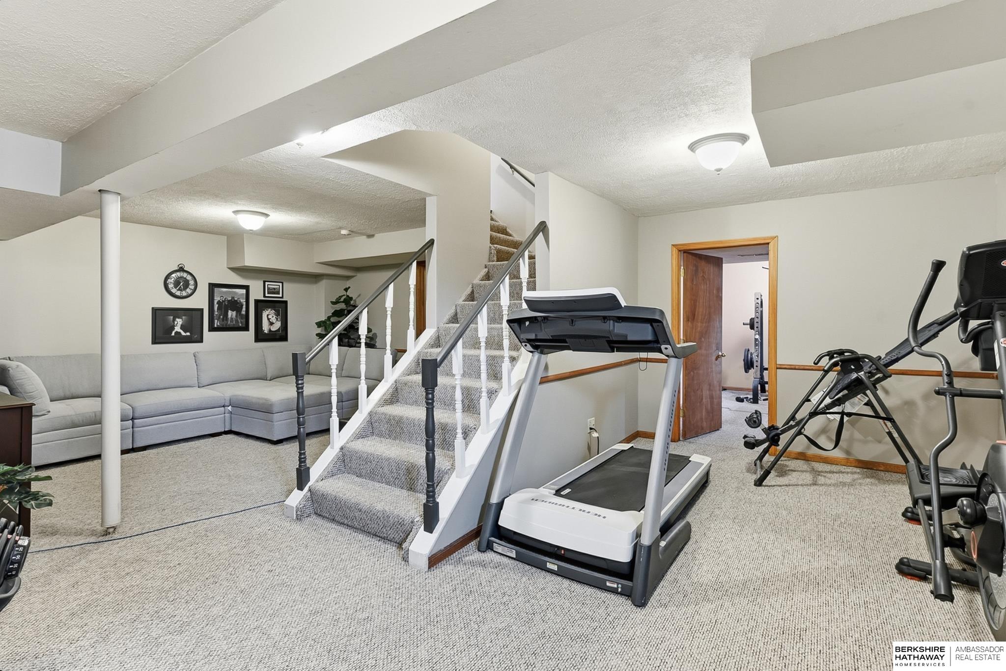 Omaha, Nebraska 68135, United States, 4 Bedrooms Bedrooms, ,3 BathroomsBathrooms,Residential,Pending,245455