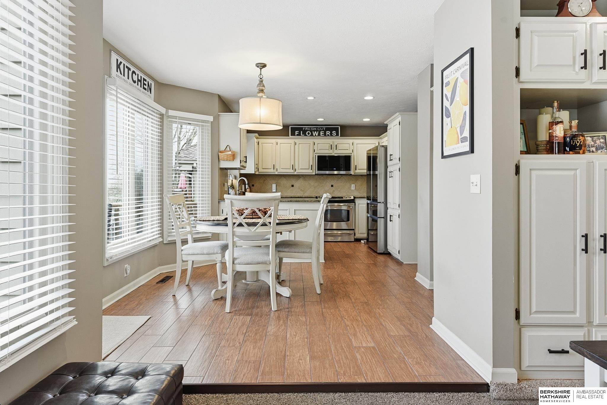 Omaha, Nebraska 68135, United States, 4 Bedrooms Bedrooms, ,3 BathroomsBathrooms,Residential,Pending,245455