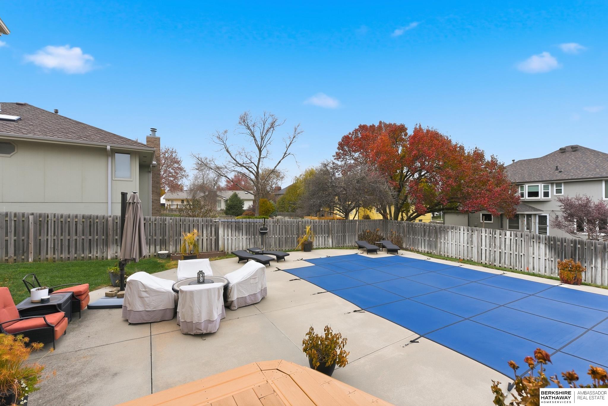 Omaha, Nebraska 68135, United States, 4 Bedrooms Bedrooms, ,3 BathroomsBathrooms,Residential,Pending,245455