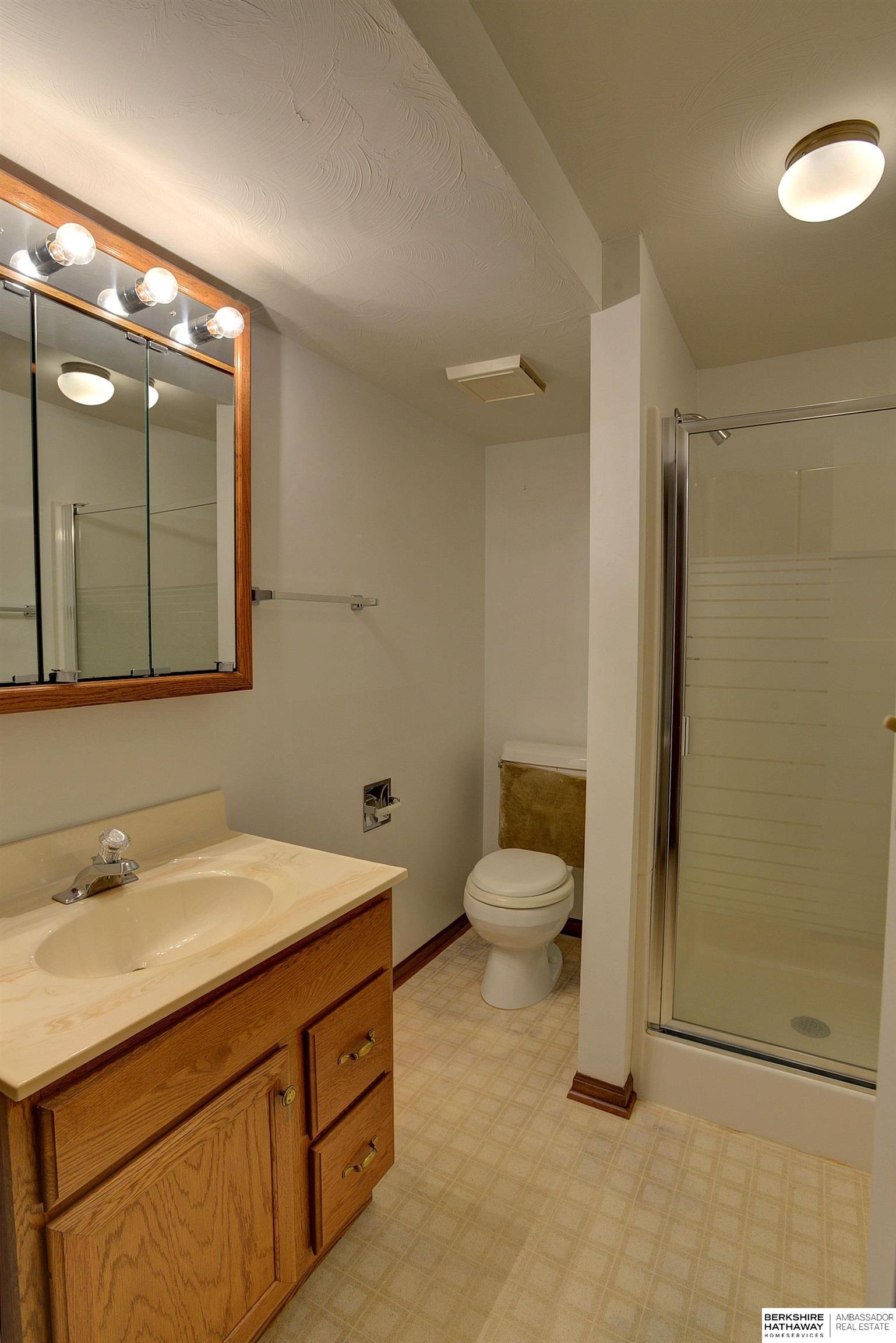 Lincoln, Nebraska 68521, United States, 2 Bedrooms Bedrooms, ,3 BathroomsBathrooms,Residential,Active,232209