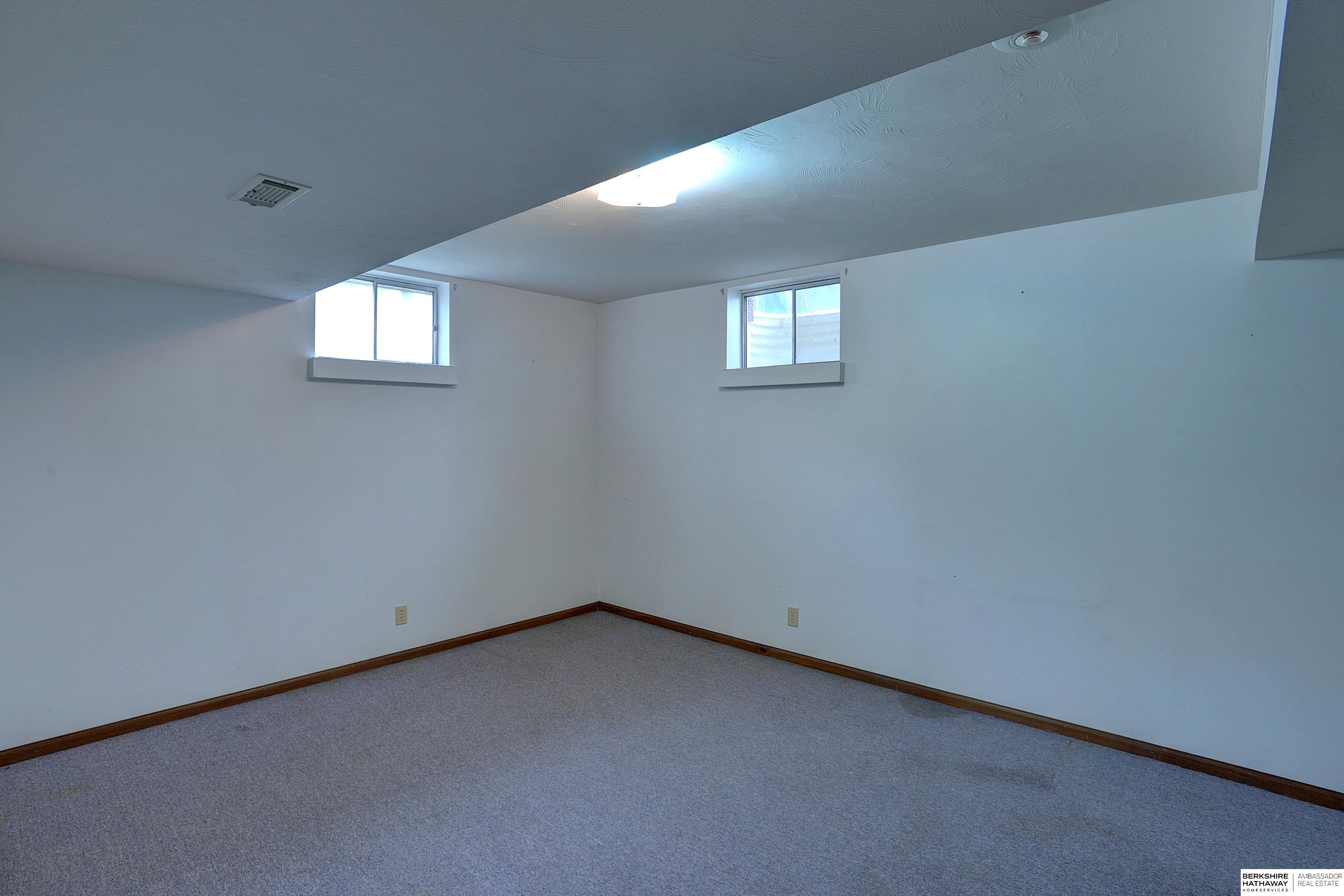 Lincoln, Nebraska 68521, United States, 2 Bedrooms Bedrooms, ,3 BathroomsBathrooms,Residential,Active,232209