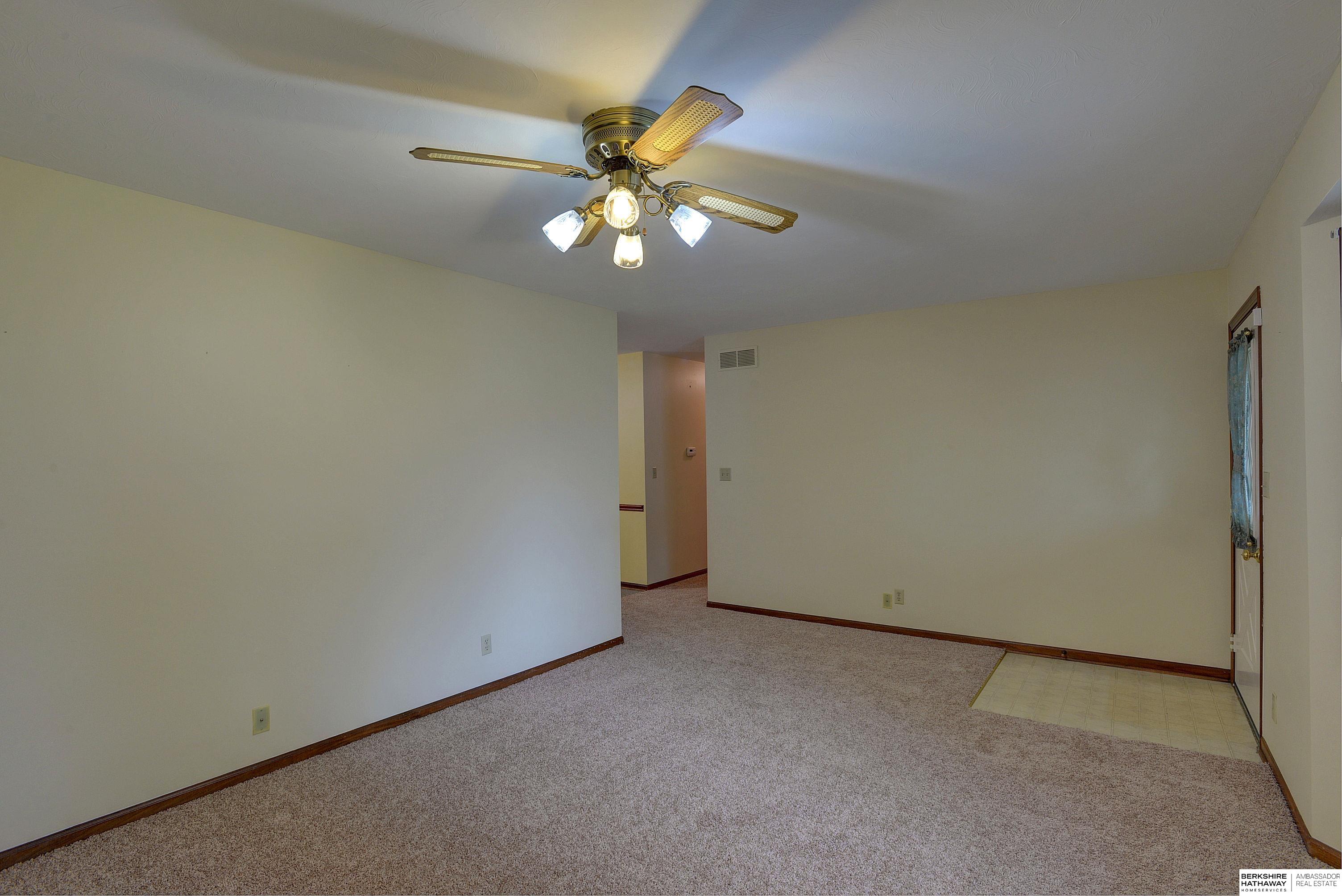 Lincoln, Nebraska 68521, United States, 2 Bedrooms Bedrooms, ,3 BathroomsBathrooms,Residential,Active,232209