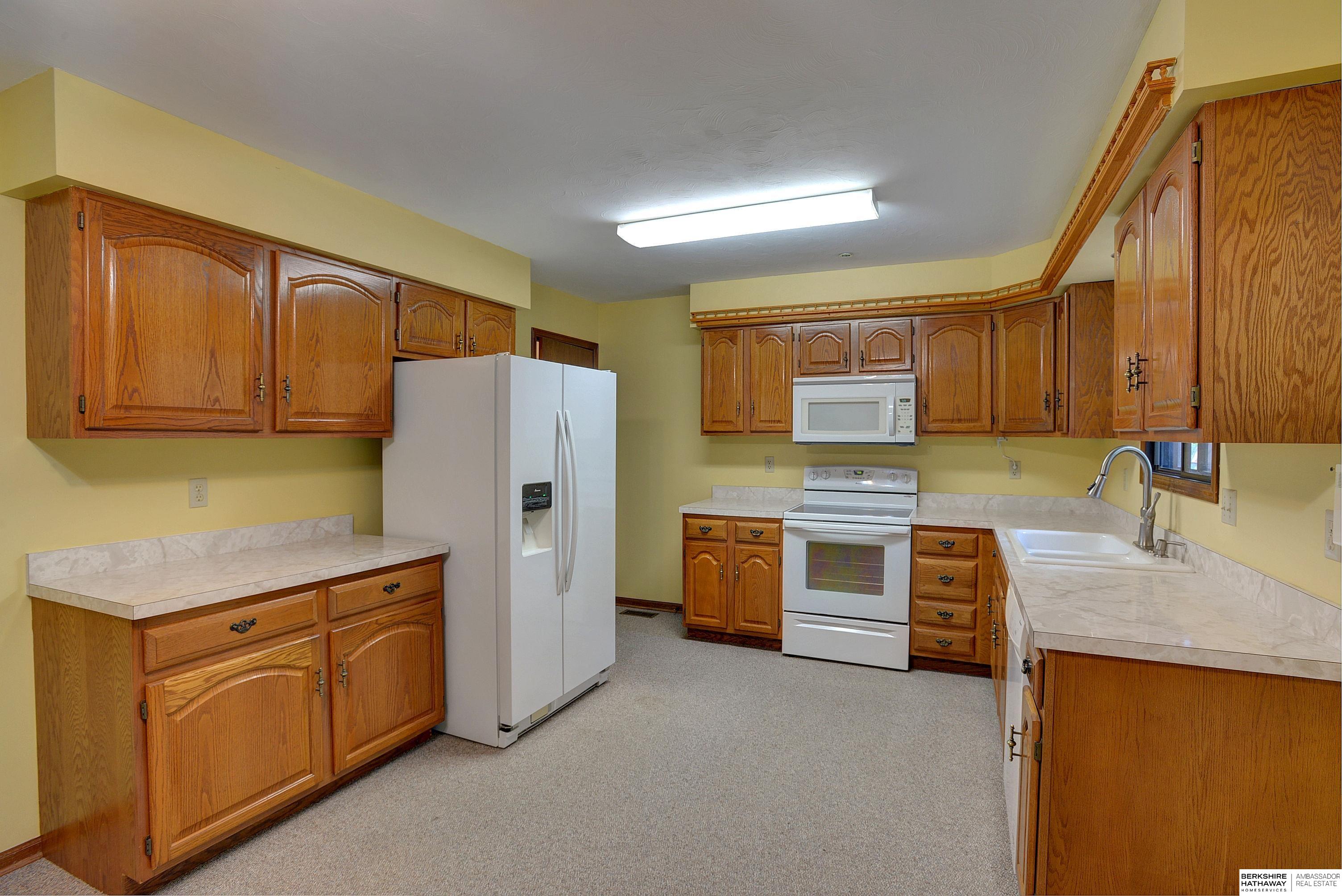 Lincoln, Nebraska 68521, United States, 2 Bedrooms Bedrooms, ,3 BathroomsBathrooms,Residential,Active,232209