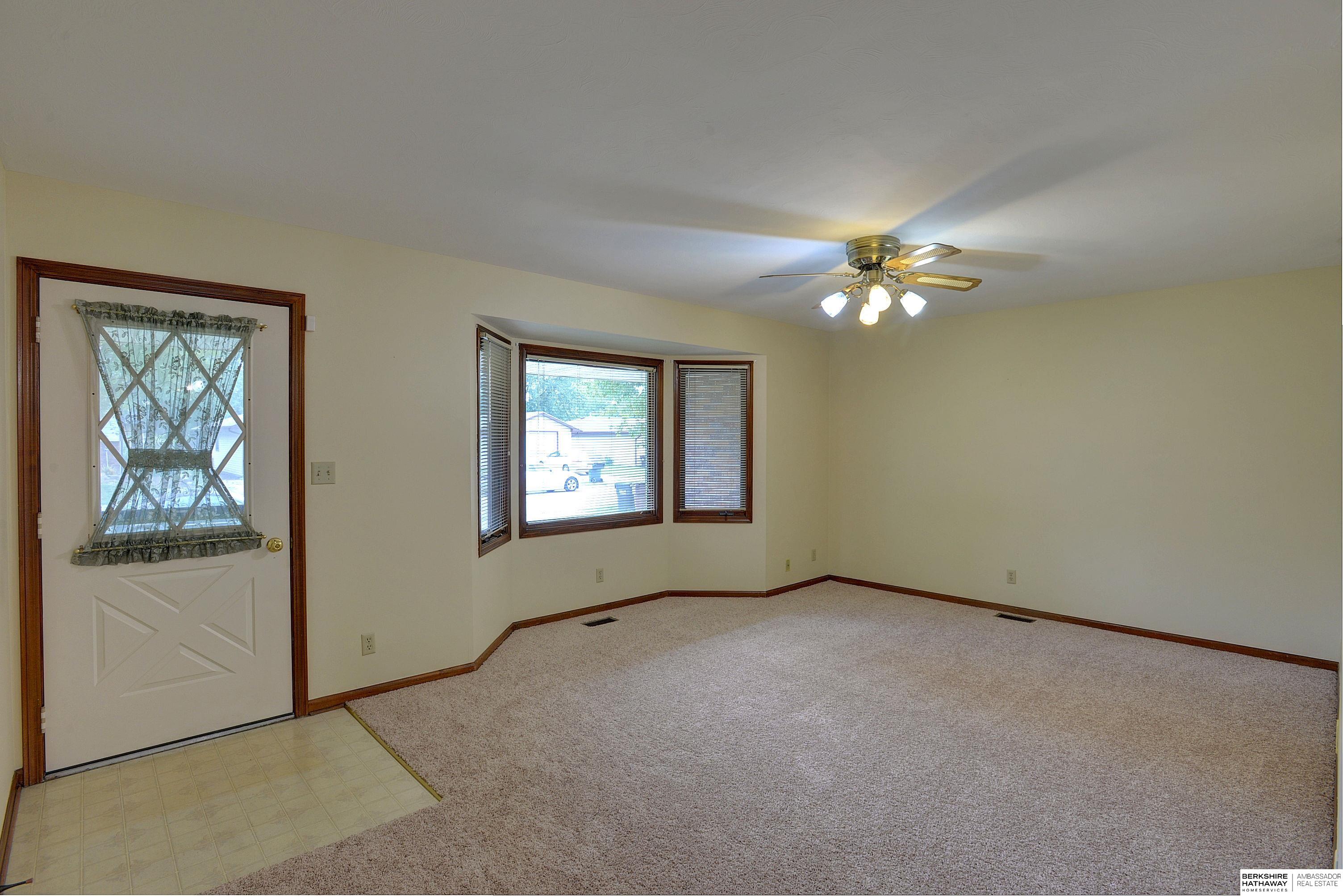 Lincoln, Nebraska 68521, United States, 2 Bedrooms Bedrooms, ,3 BathroomsBathrooms,Residential,Active,232209