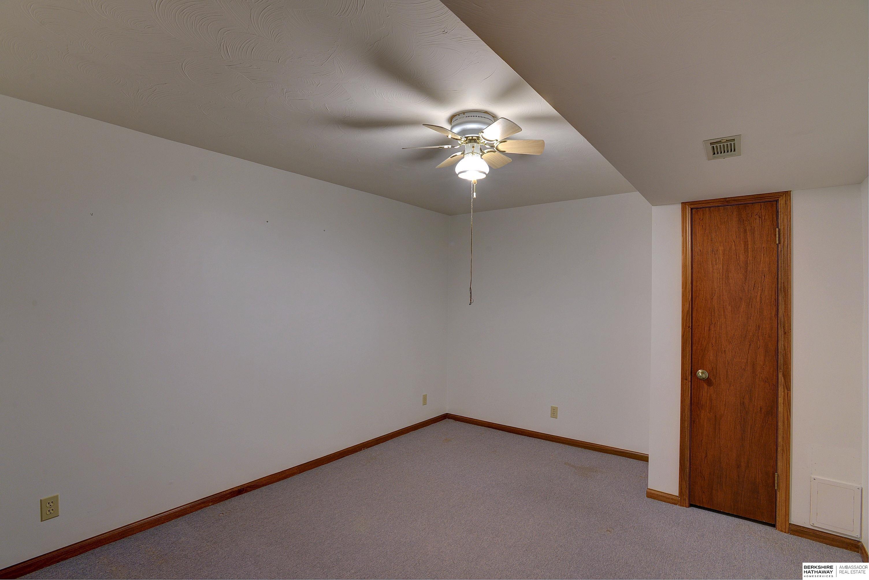 Lincoln, Nebraska 68521, United States, 2 Bedrooms Bedrooms, ,3 BathroomsBathrooms,Residential,Active,232209
