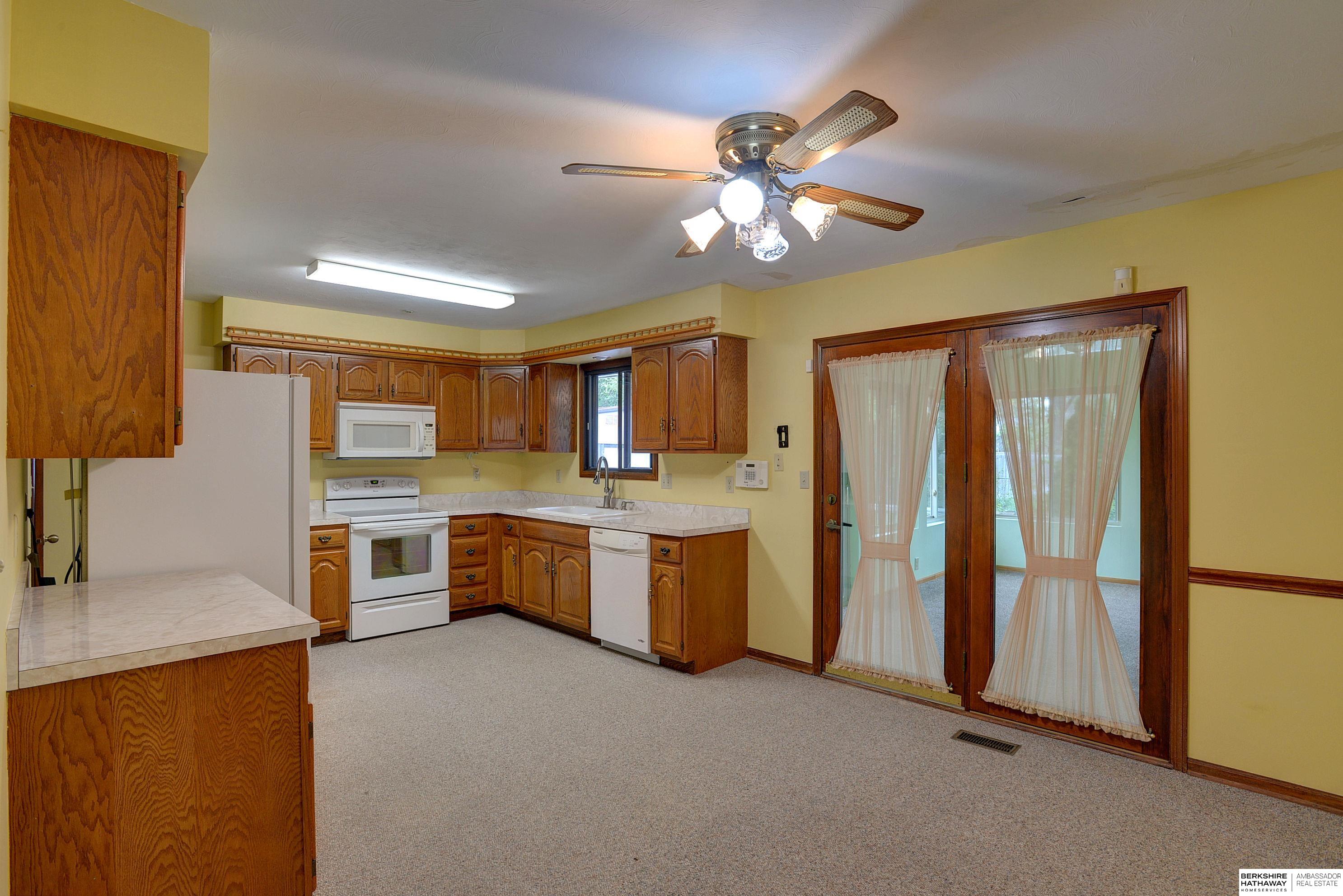 Lincoln, Nebraska 68521, United States, 2 Bedrooms Bedrooms, ,3 BathroomsBathrooms,Residential,Active,232209