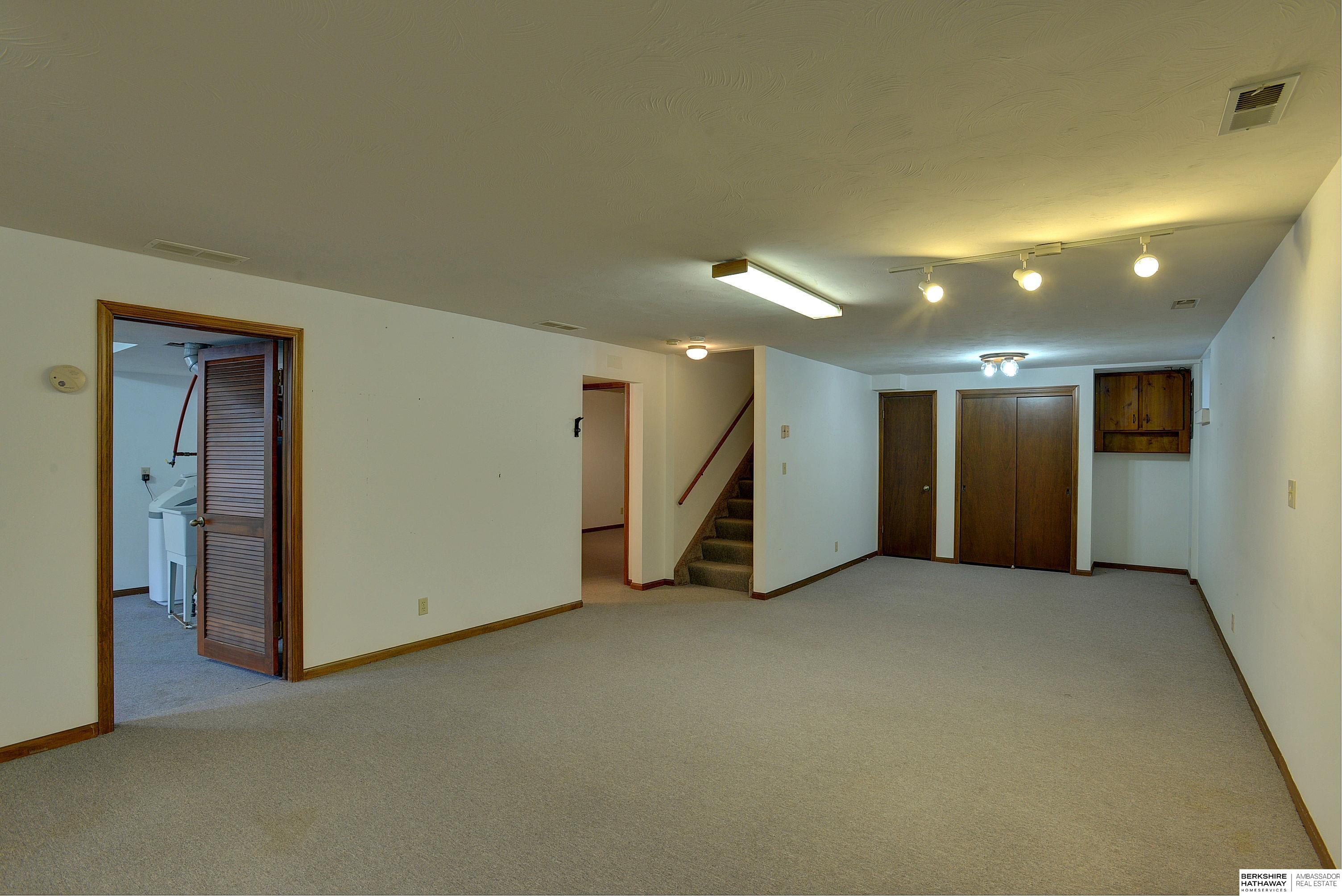 Lincoln, Nebraska 68521, United States, 2 Bedrooms Bedrooms, ,3 BathroomsBathrooms,Residential,Active,232209