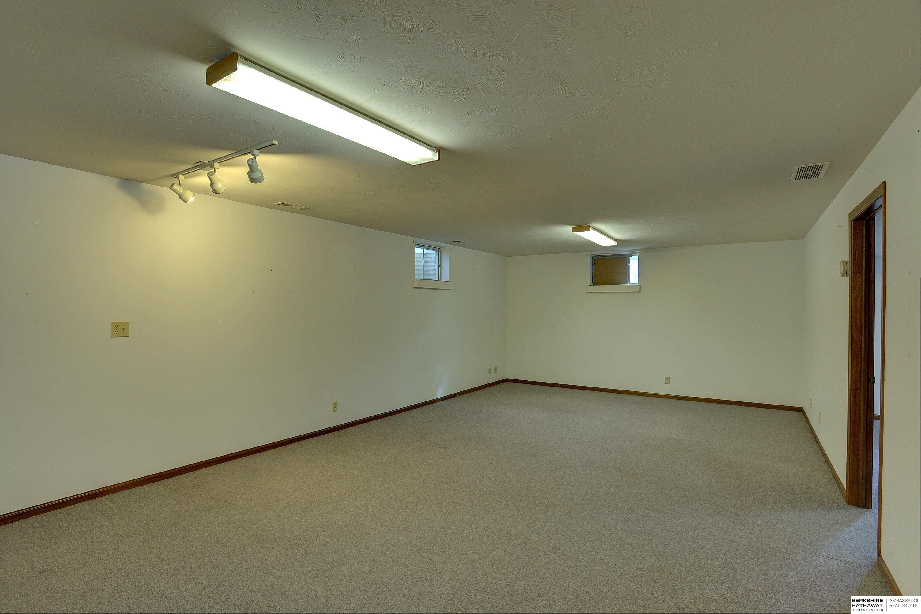 Lincoln, Nebraska 68521, United States, 2 Bedrooms Bedrooms, ,3 BathroomsBathrooms,Residential,Active,232209