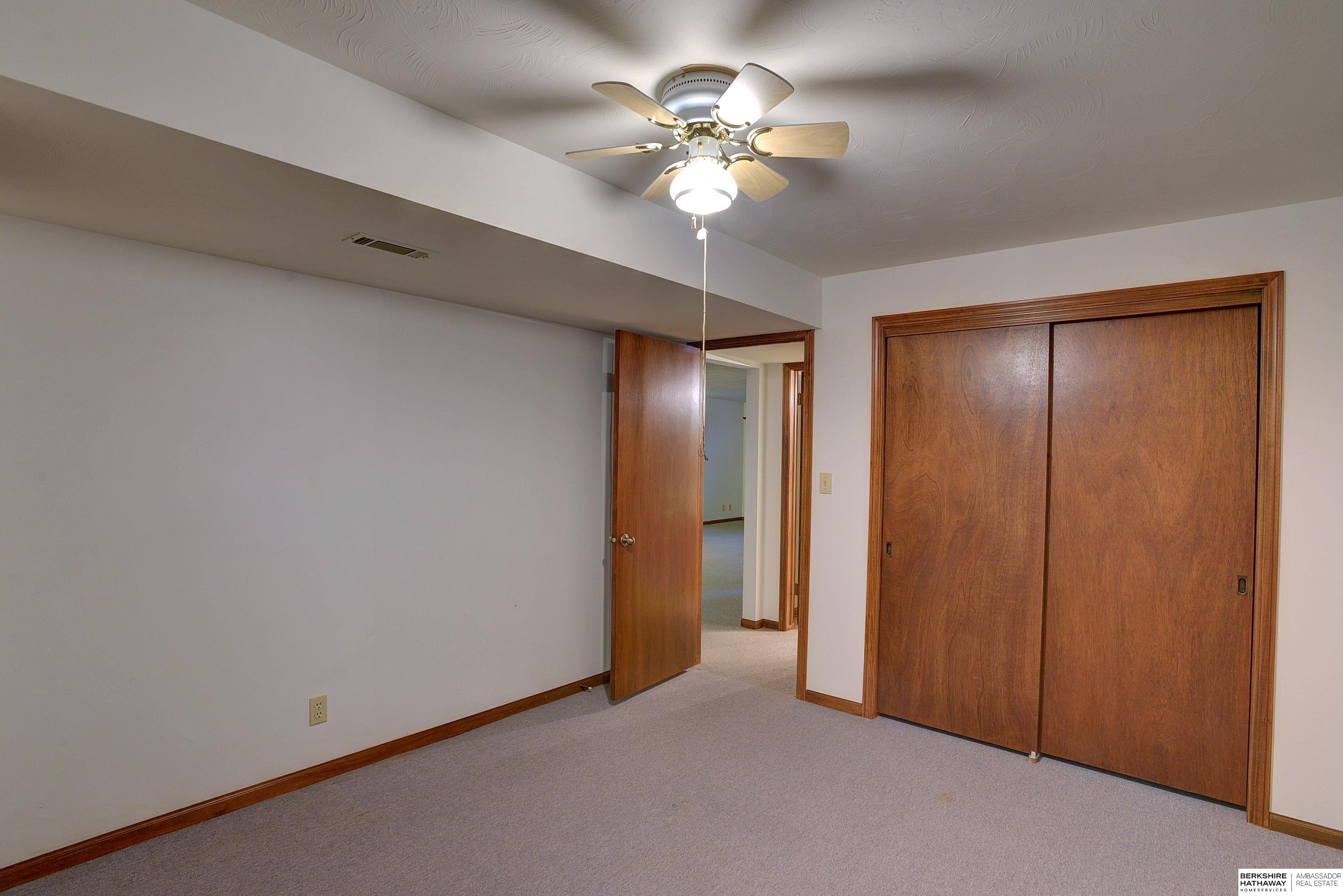 Lincoln, Nebraska 68521, United States, 2 Bedrooms Bedrooms, ,3 BathroomsBathrooms,Residential,Active,232209