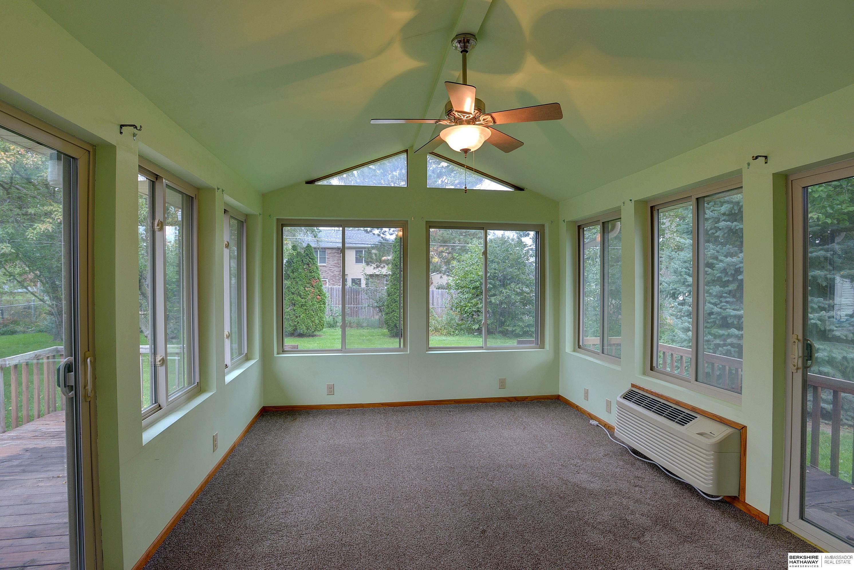 Lincoln, Nebraska 68521, United States, 2 Bedrooms Bedrooms, ,3 BathroomsBathrooms,Residential,Active,232209