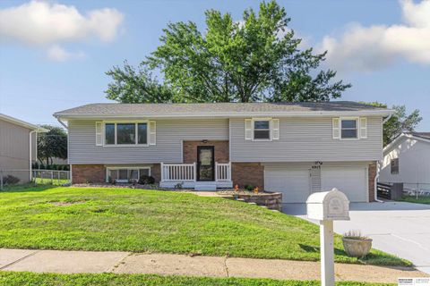 Photo of 4915 Robin Drive, Bellevue, NE 68157 (MLS # 22528071)