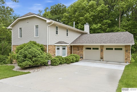 Photo of 102 Lafayette Lane, Bellevue, NE 68005 (MLS # 22615883)