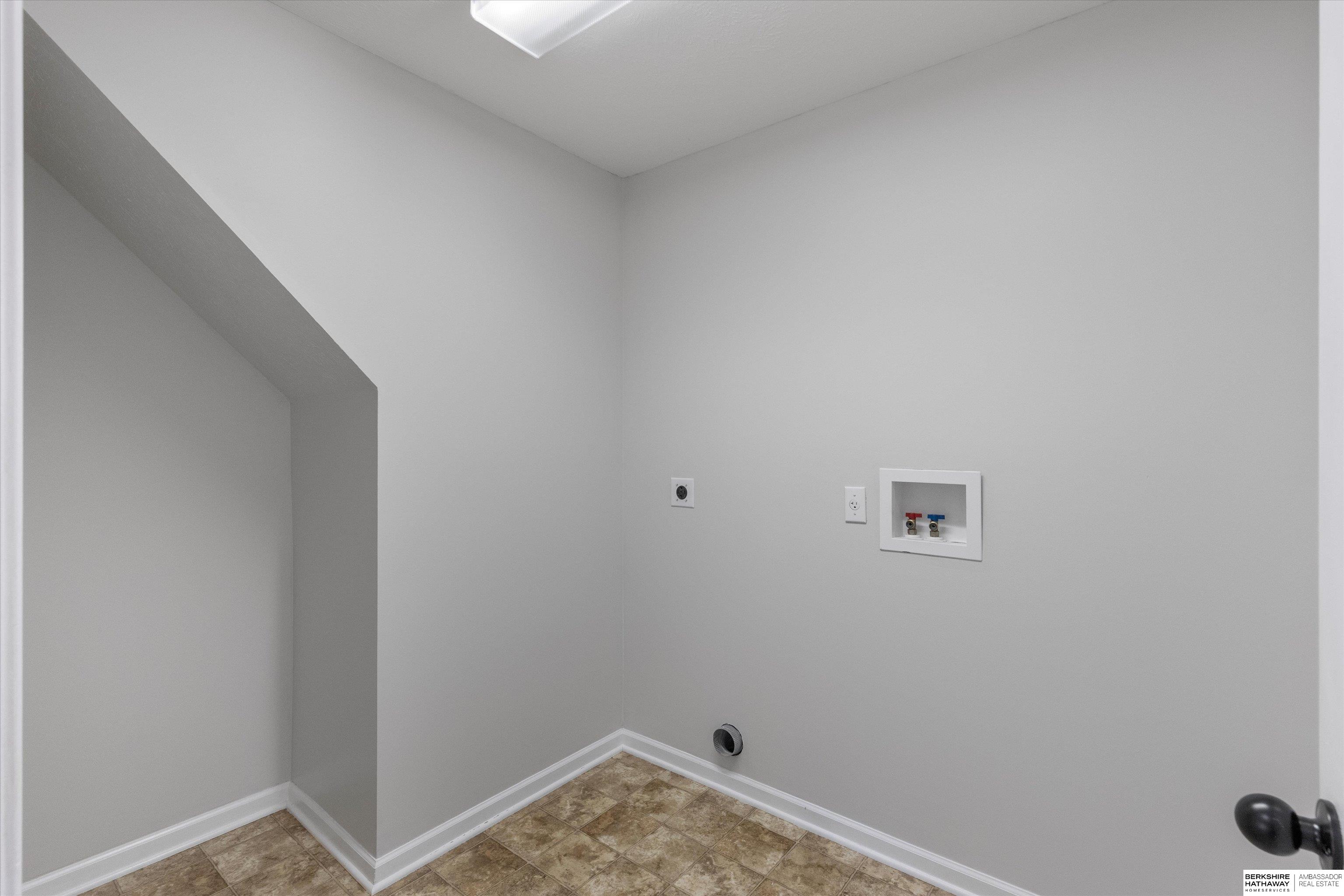 Papillion, Nebraska 68046, United States, 4 Bedrooms Bedrooms, ,3 BathroomsBathrooms,Residential,Active,238693