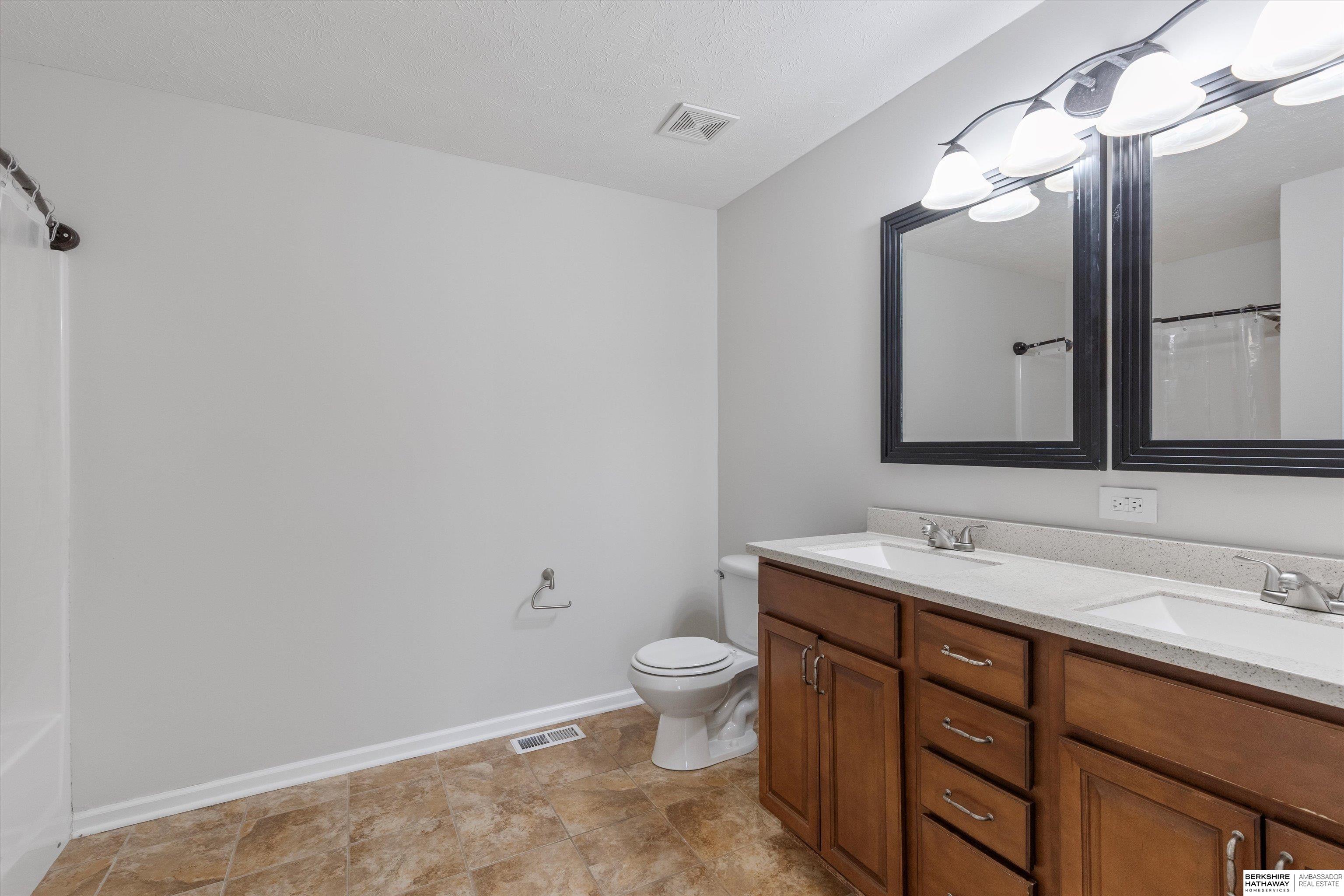 Papillion, Nebraska 68046, United States, 4 Bedrooms Bedrooms, ,3 BathroomsBathrooms,Residential,Active,238693