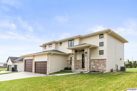 Photo of 18701 Patrick Avenue, Omaha, NE 68022 (MLS # 22610153)
