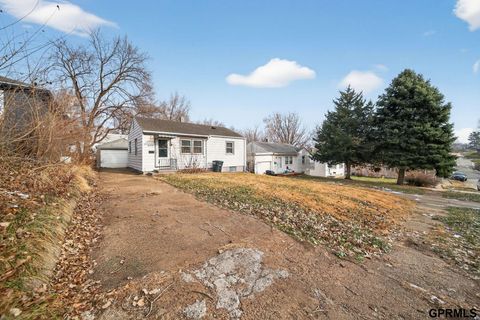 Photo of 4030 Browne Street, Omaha, NE 68111 (MLS # 22601432)