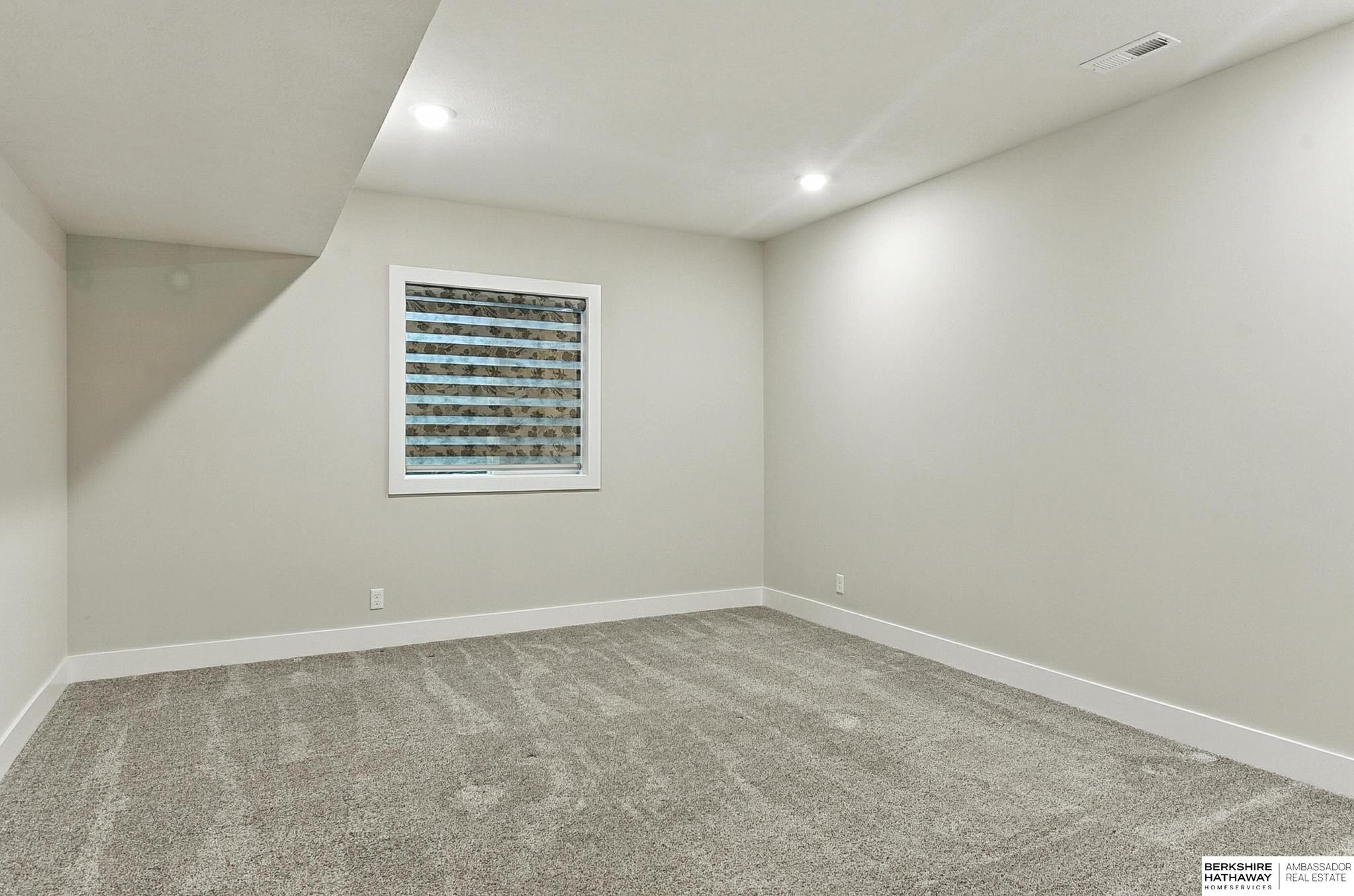 Elkhorn, Nebraska 68022, United States, 6 Bedrooms Bedrooms, ,3 BathroomsBathrooms,Residential,Active,176026