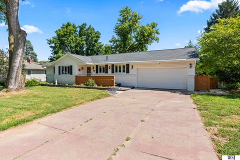 Photo of 3315 S 104th Avenue, Omaha, NE 68124 (MLS # 22627417)