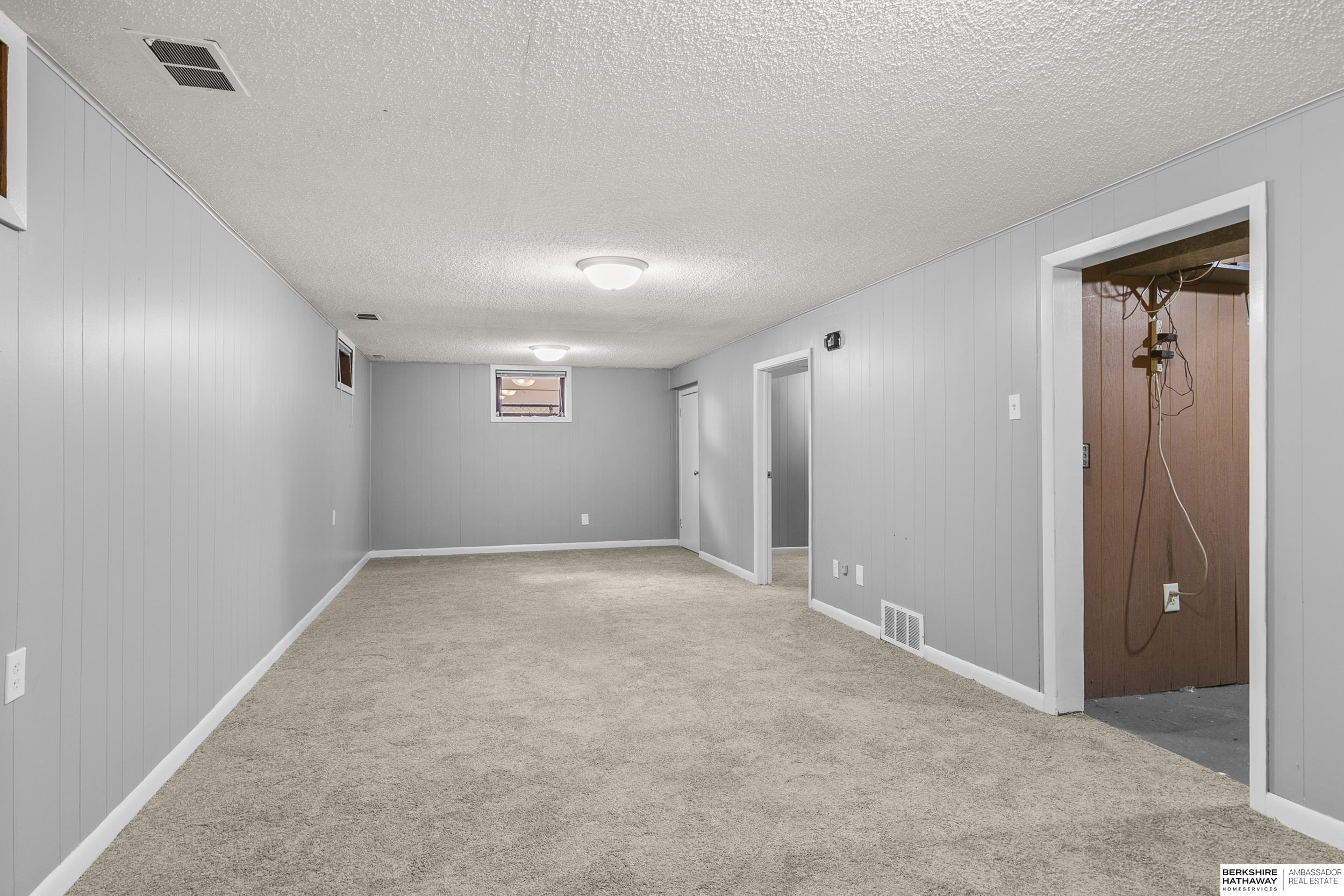 Lincoln, Nebraska 68505, United States, 2 Bedrooms Bedrooms, ,2 BathroomsBathrooms,Residential,Active,222111