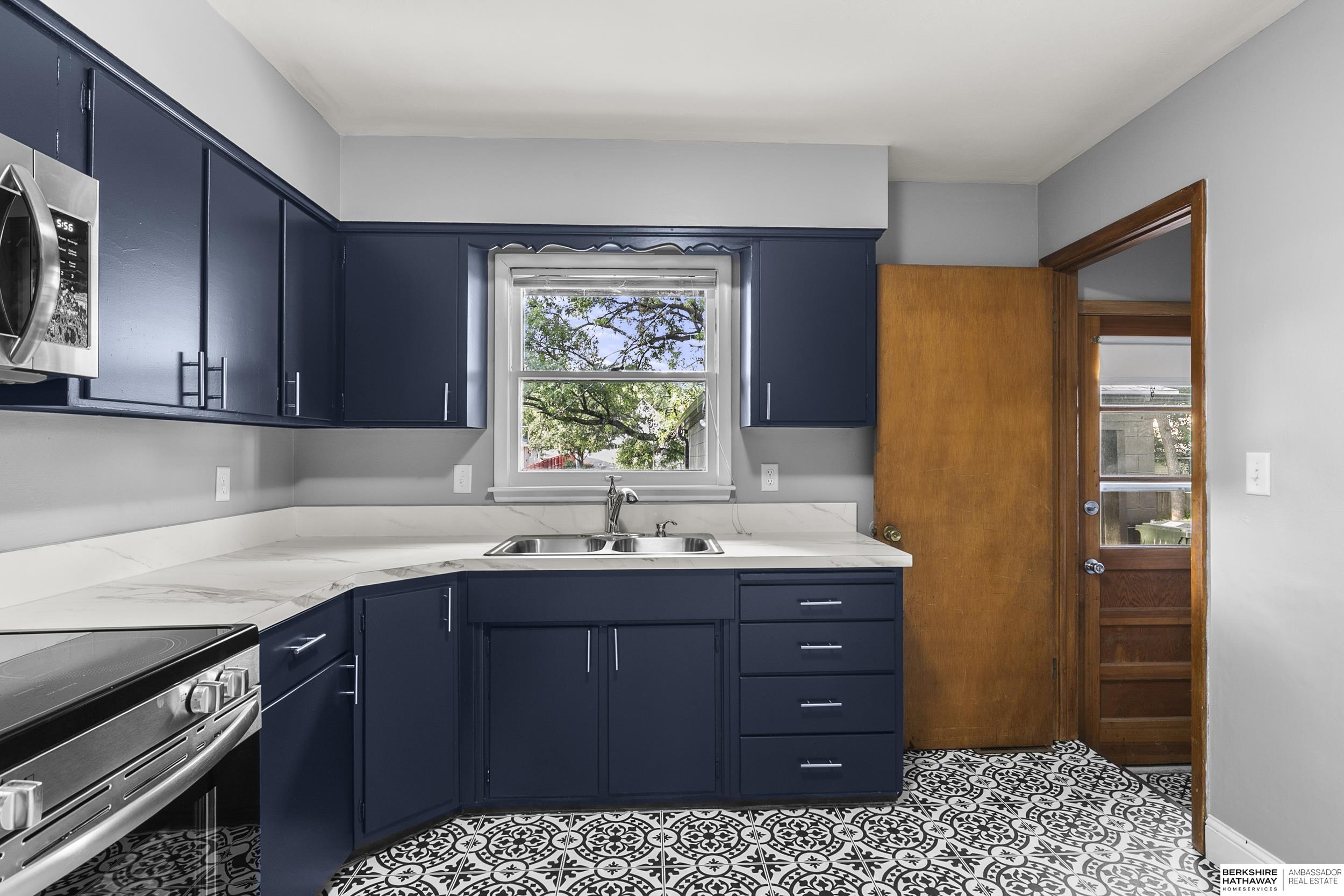 Lincoln, Nebraska 68505, United States, 2 Bedrooms Bedrooms, ,2 BathroomsBathrooms,Residential,Active,222111