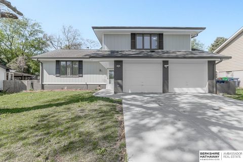 Photo of 3406 Lynnwood Drive, Bellevue, NE 68123 (MLS # 22610971)