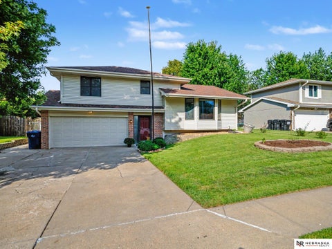 Photo of 8907 S 142 Avenue Circle, Omaha, NE 68138 (MLS # 22624623)