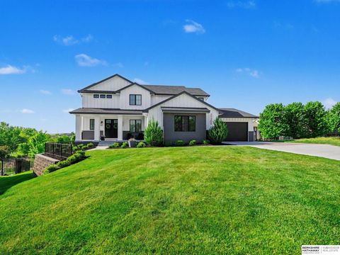 Photo of 21209 Walnut Circle, Elkhorn, NE 68022 (MLS # 22613606)