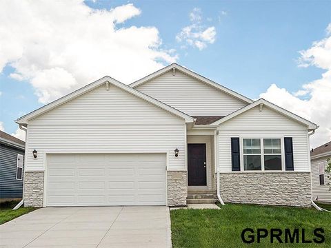 Photo of 8827 S 184th Terrace, Omaha, NE 68136 (MLS # 22605170)