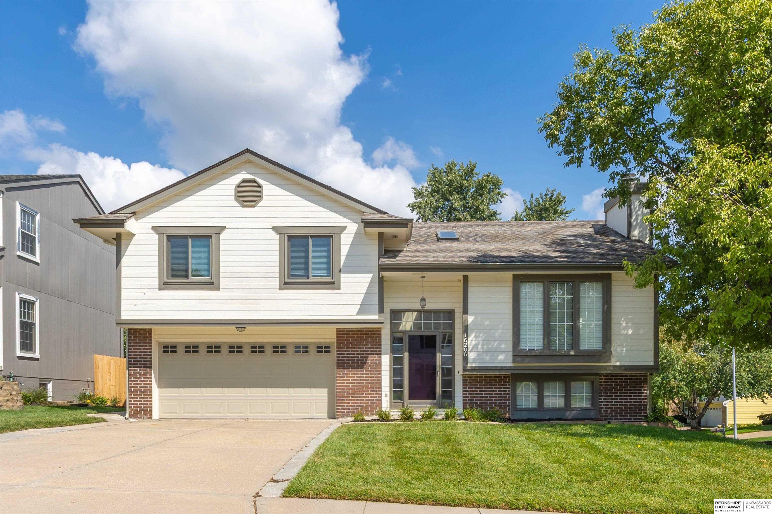 Omaha, Nebraska 68135, United States, 3 Bedrooms Bedrooms, ,2 BathroomsBathrooms,Residential,Active,202721