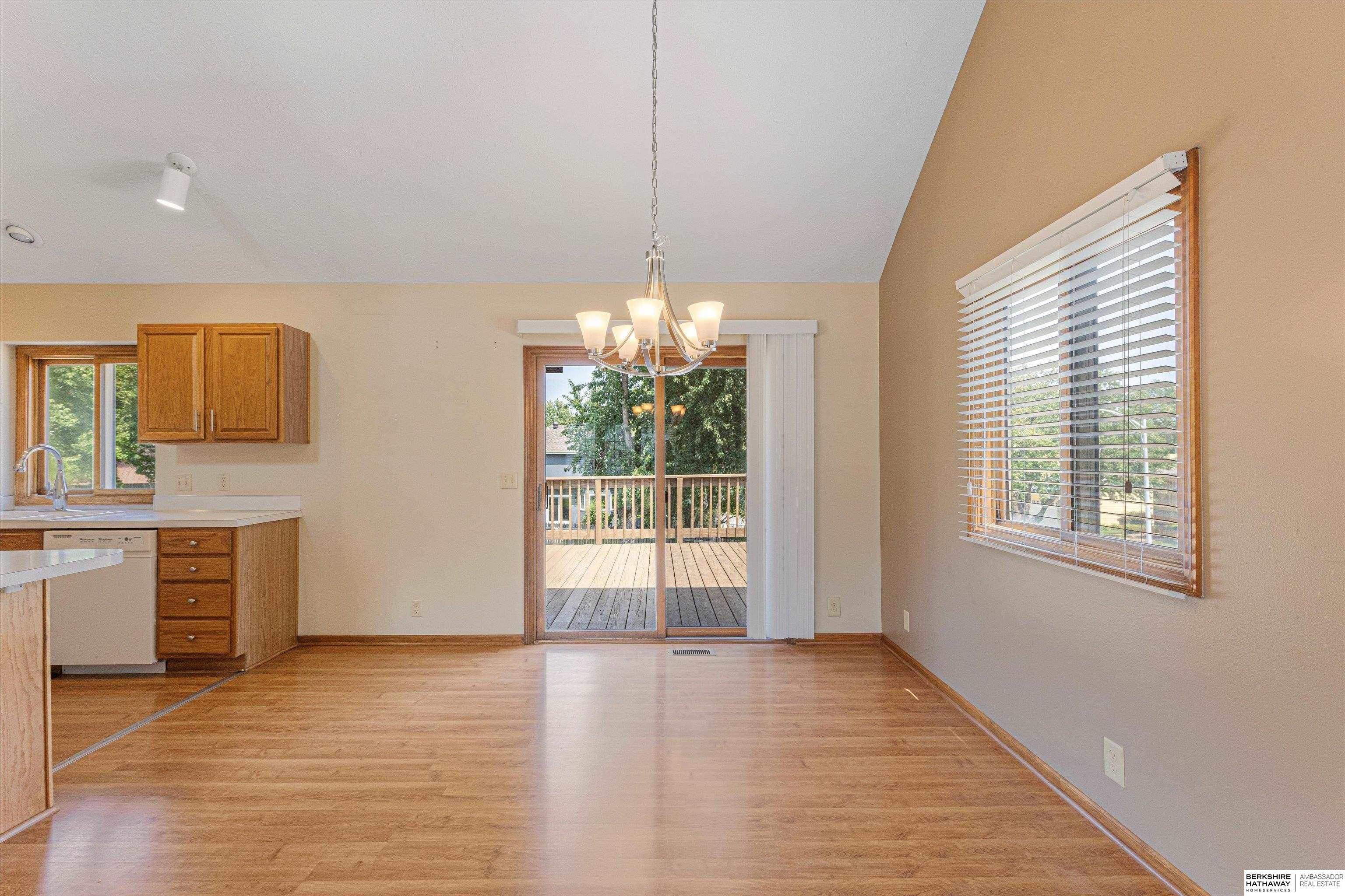 Omaha, Nebraska 68135, United States, 3 Bedrooms Bedrooms, ,2 BathroomsBathrooms,Residential,Active,202721