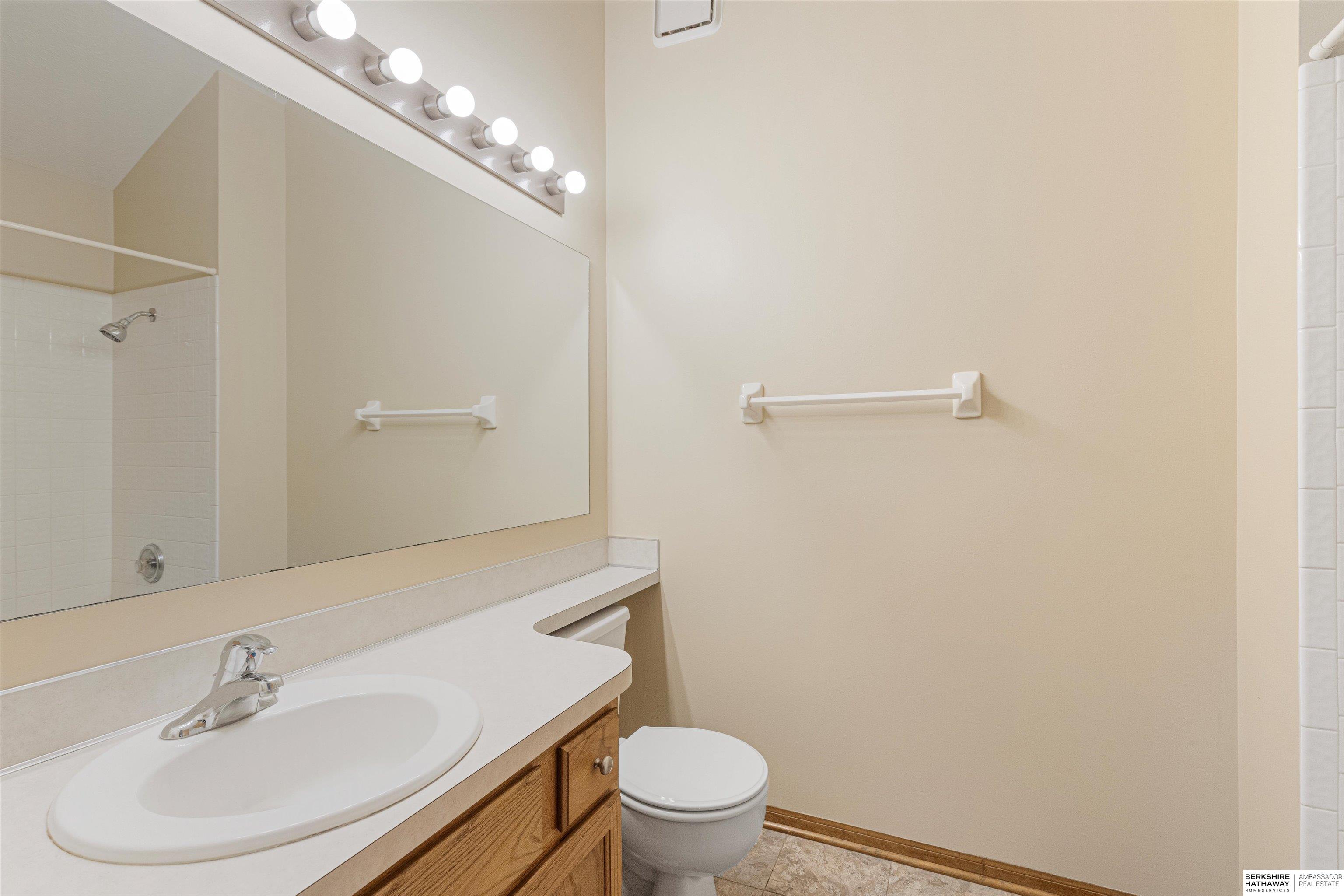 Omaha, Nebraska 68135, United States, 3 Bedrooms Bedrooms, ,2 BathroomsBathrooms,Residential,Active,202721