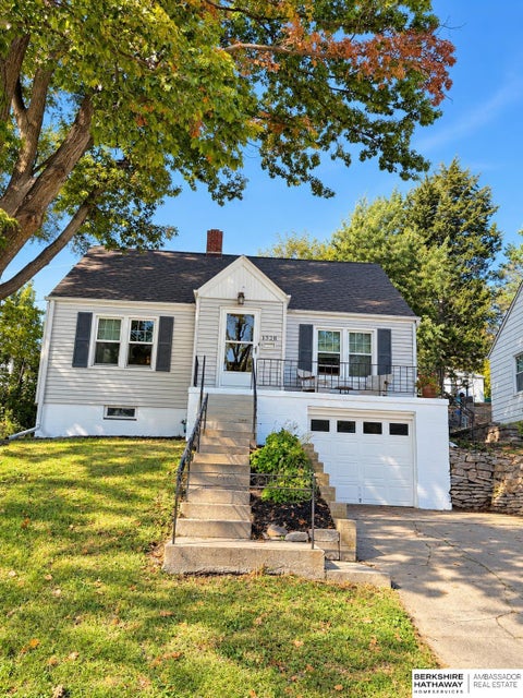 Photo of 1328 S 51 Avenue, Omaha, NE 68106 (MLS # 22629294)