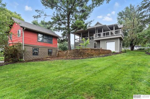 Photo of 1522 Bellevue Boulevard N, Bellevue, NE 68005 (MLS # 22522325)
