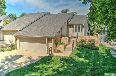 Photo of 832 S 112 Plaza, Omaha, NE 68154 (MLS # 22601913)