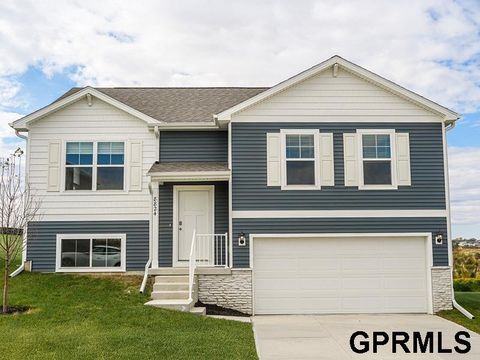 Photo of 18479 Greenfield Street, Omaha, NE 68136 (MLS # 22607345)